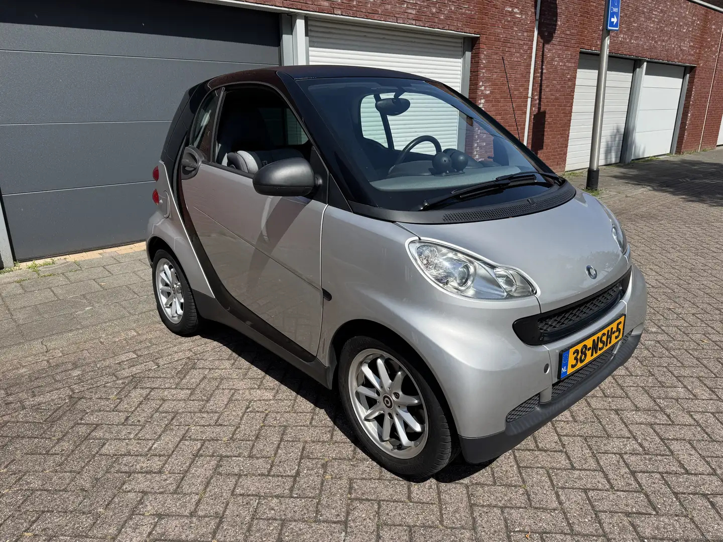 smart forTwo 1.0 MHD // Airco Isofix Bluetooth Zwart - 2