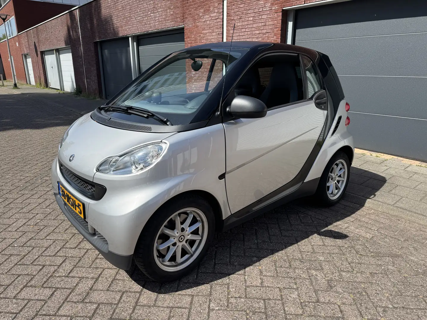 smart forTwo 1.0 MHD // Airco Isofix Bluetooth Zwart - 1