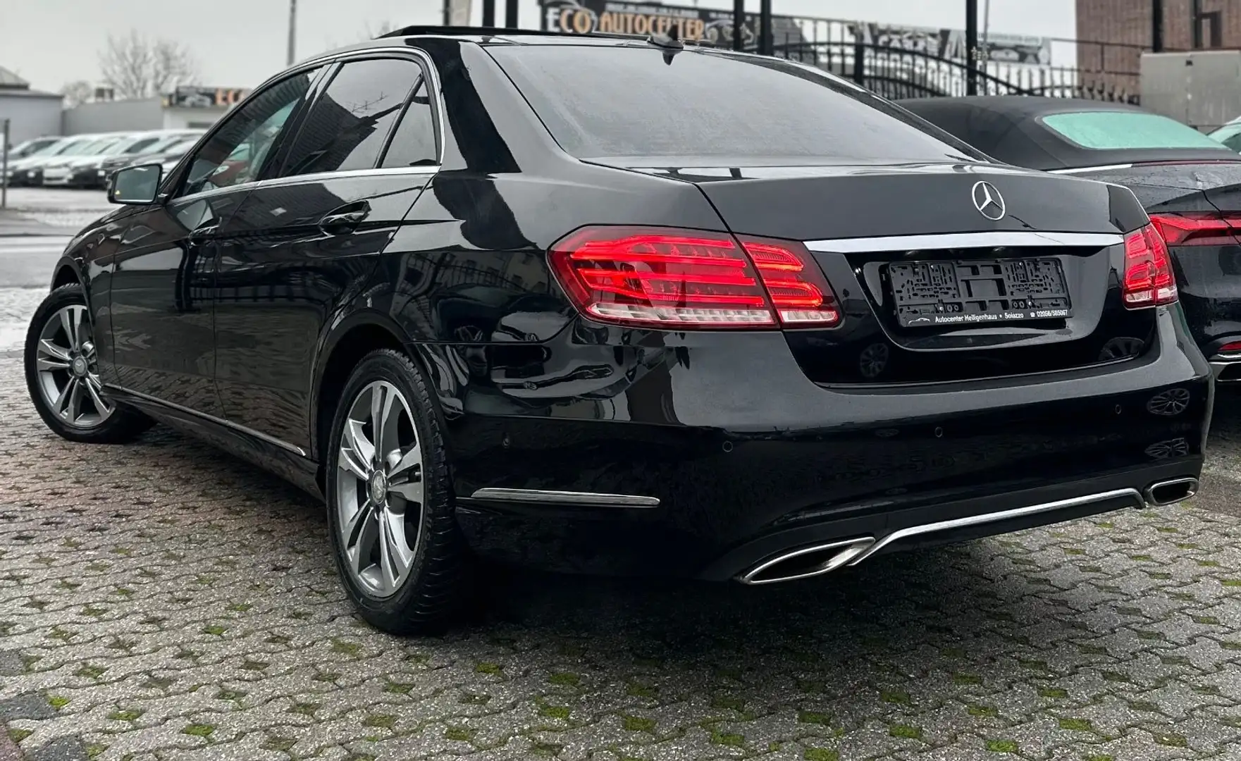 Mercedes-Benz E 300 4x4-KAMERA-NAVI-PANORAMA-SHZ-LED-LEDER- Noir - 2