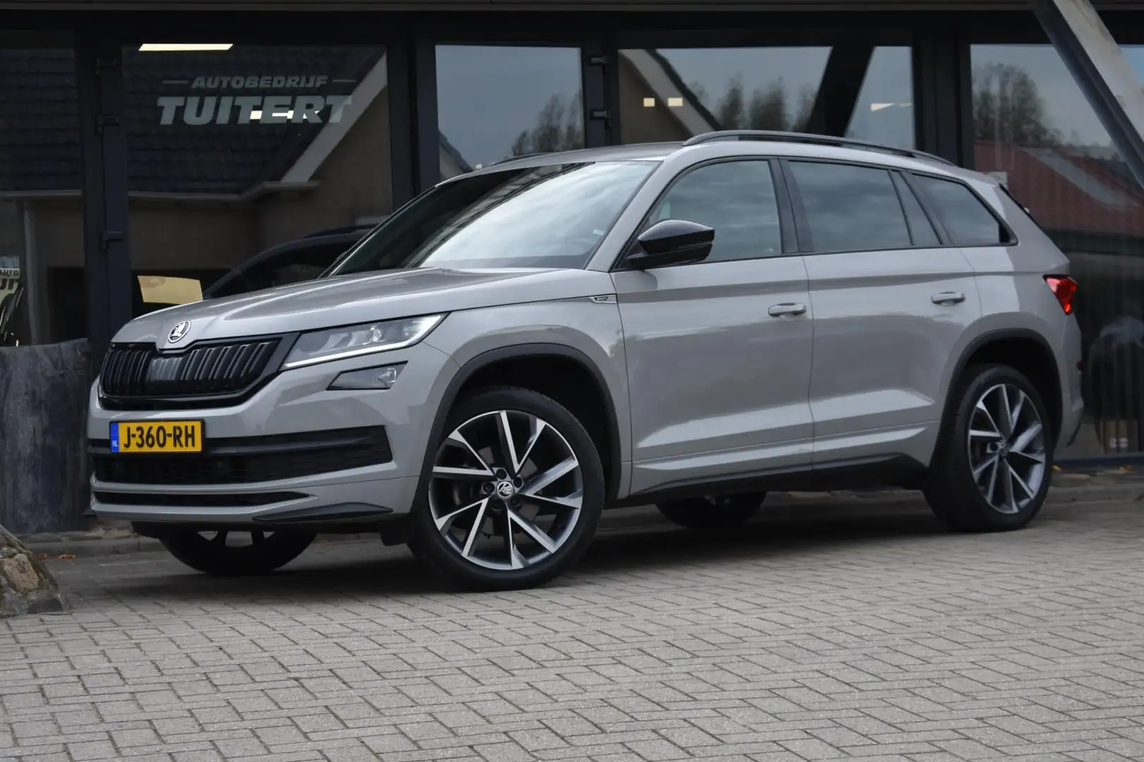 Skoda Kodiaq 1.5 TSI Sportline | TREKHAAK | CAMERA | NAP | ADAP Grijs - 1