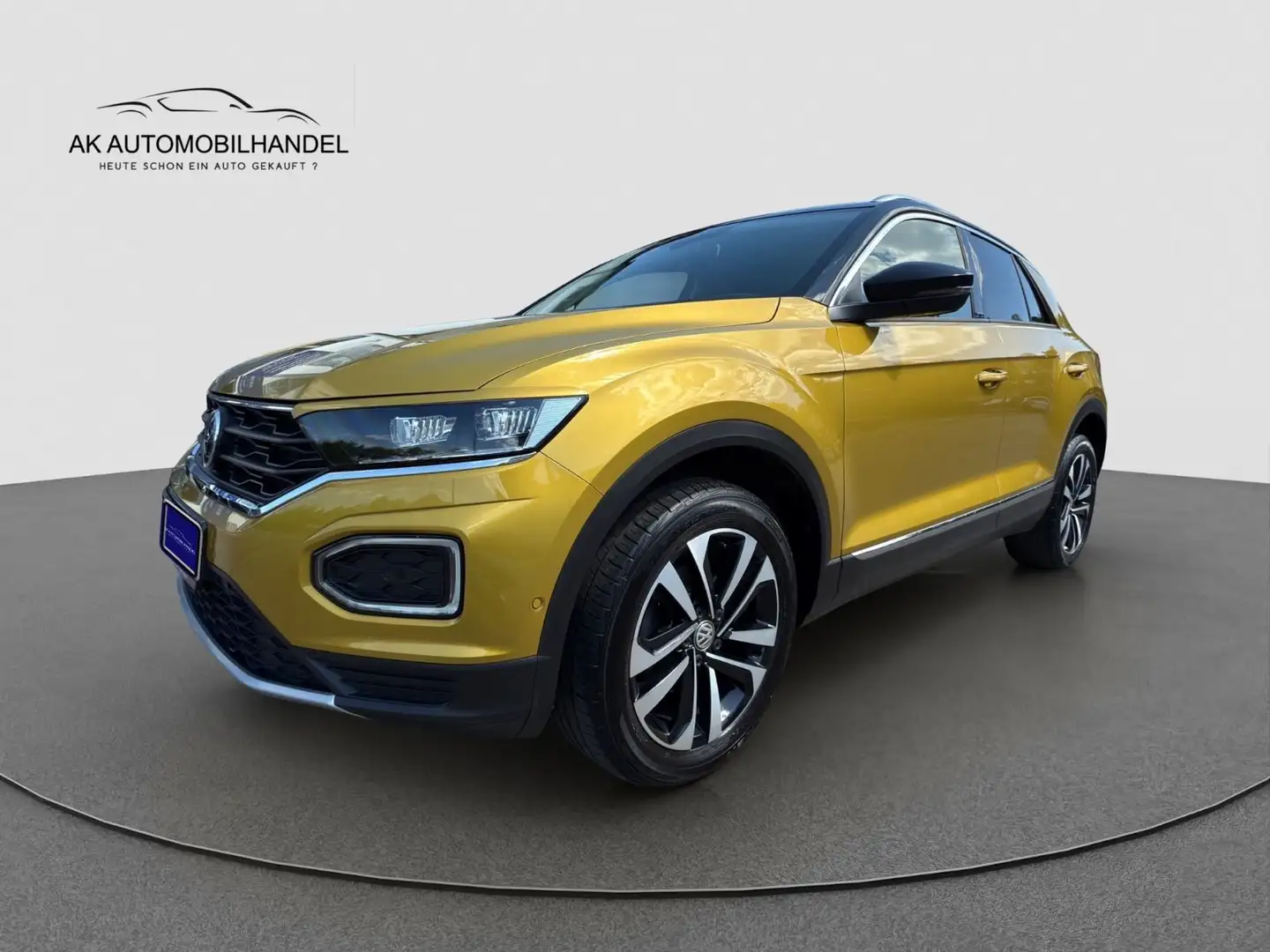 Volkswagen T-Roc IQ.DRIVE*PANO*PDC*SHZ*APPLECAR*ACC* Jaune - 1