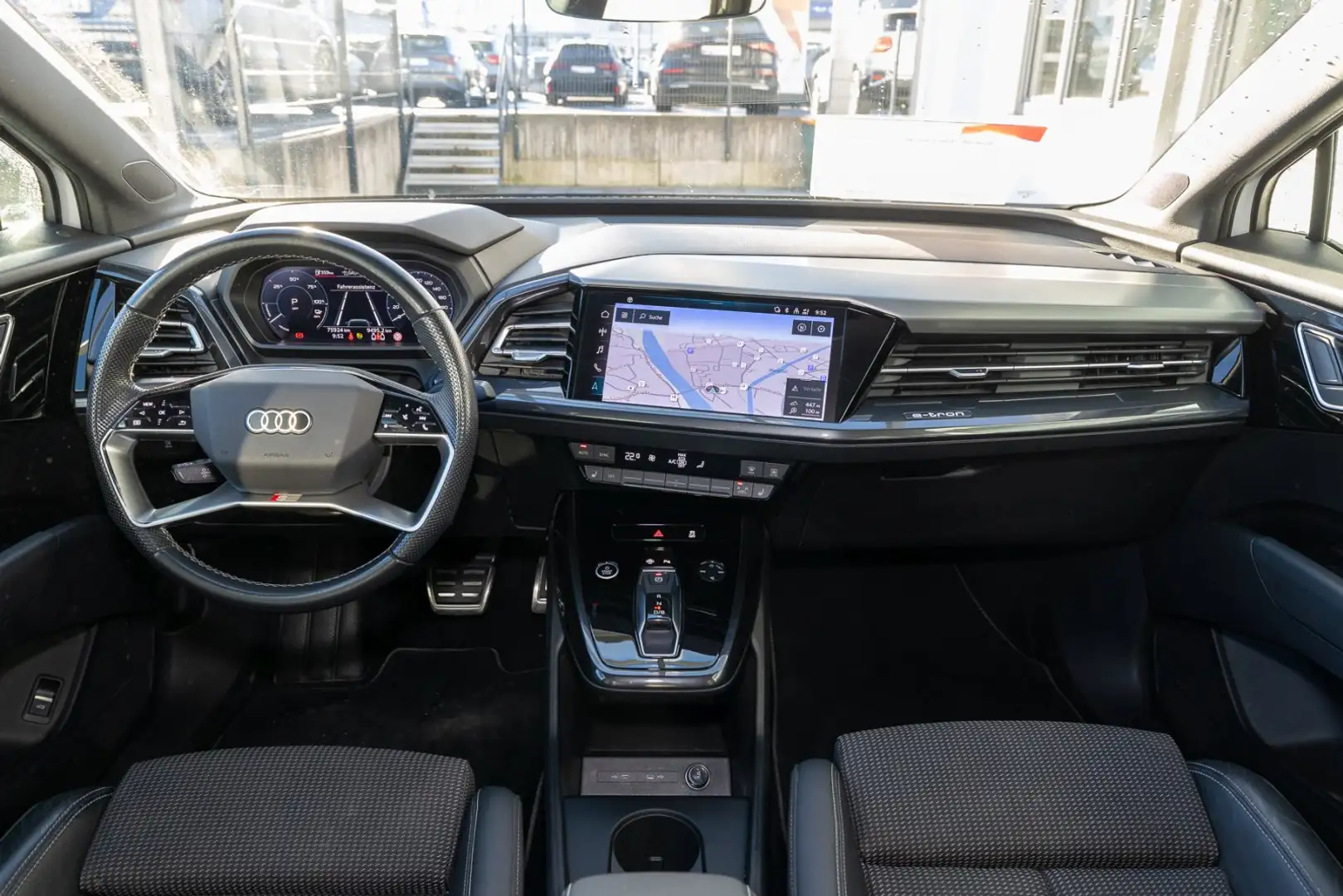 Audi Q4 e-tron e-tron S line 40 (Navi+,EPH+,Ambiente+,sound) Weiß - 2