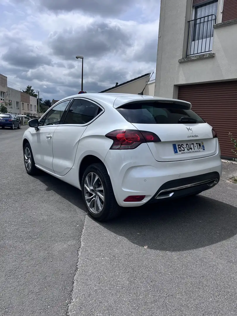 Citroen DS4 HDi 110 FAP So Chic - 2
