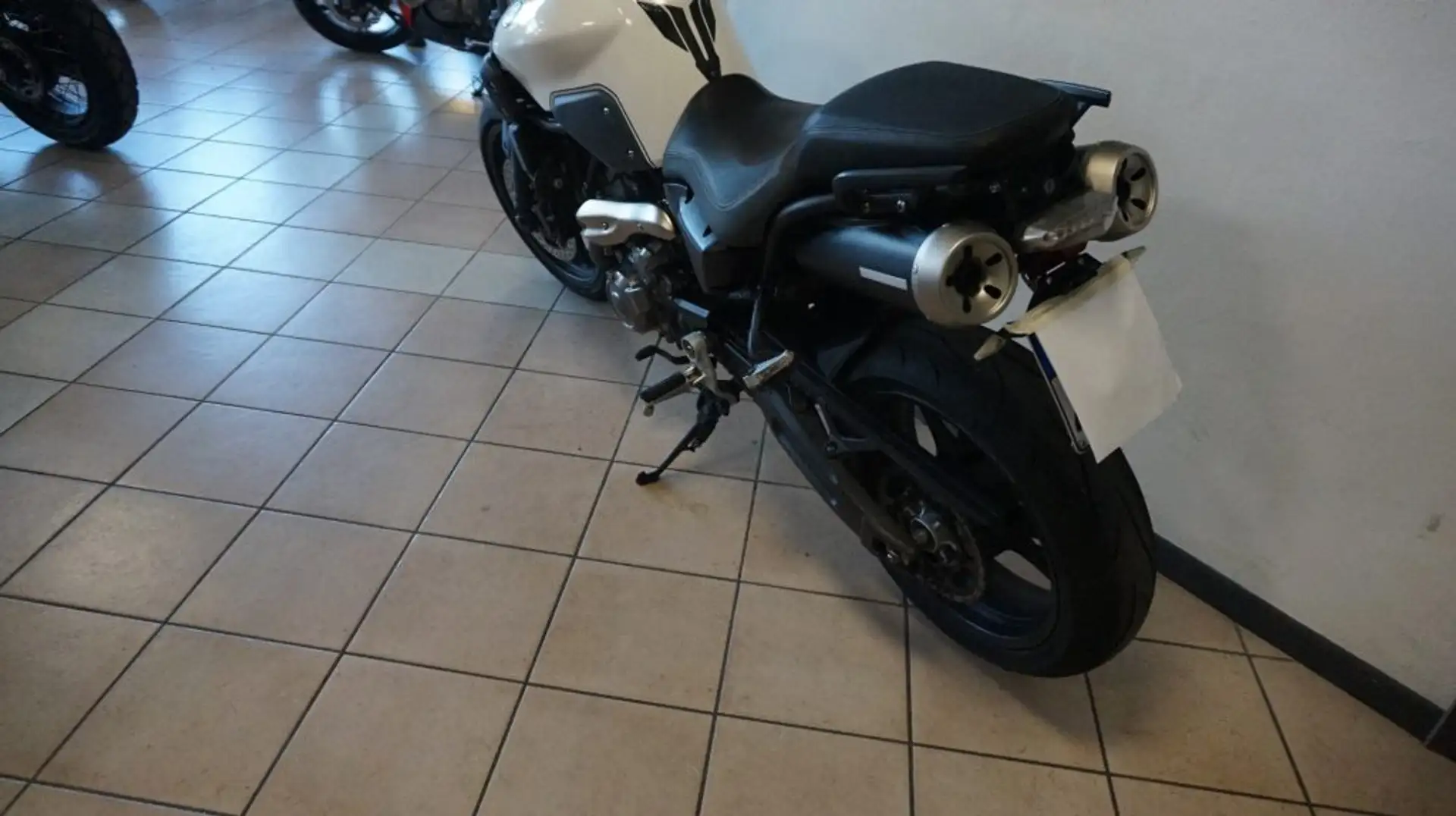 Yamaha MT-03 mono Wit - 2