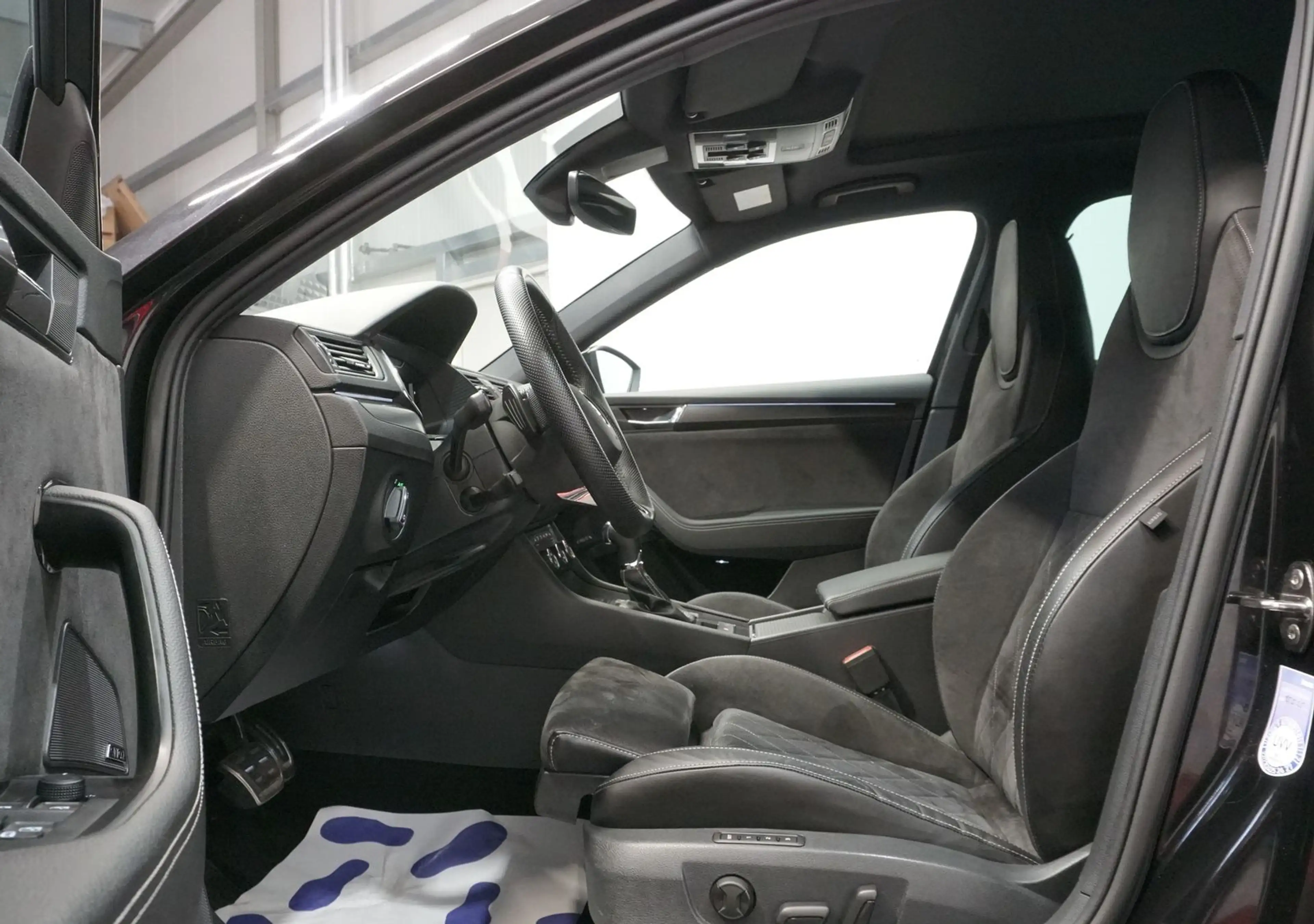 Skoda Superb Combi 2.0 TDI Sportline*PANO*AHK*MATRIX — photo 10