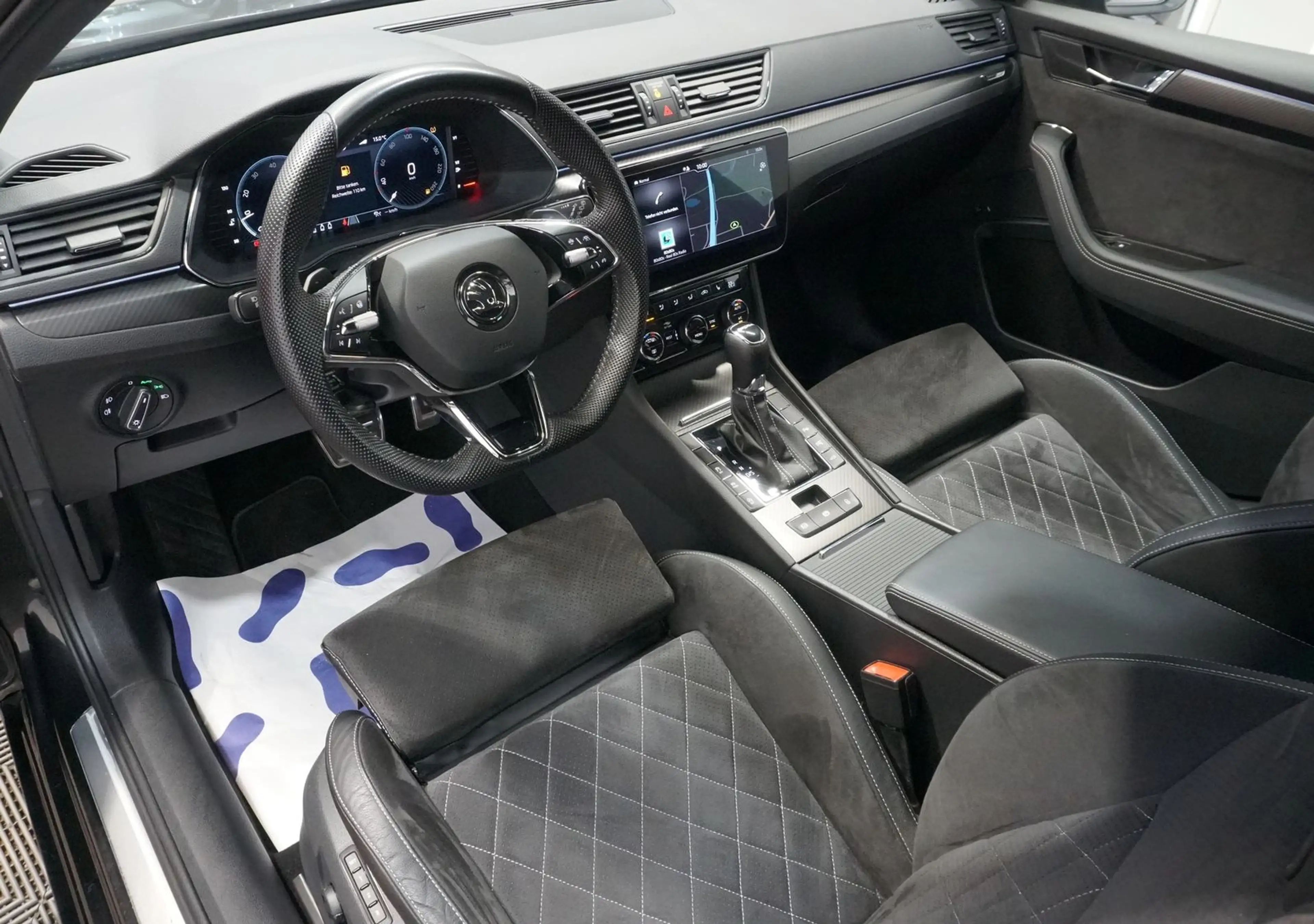 Skoda Superb Combi 2.0 TDI Sportline*PANO*AHK*MATRIX — photo 13