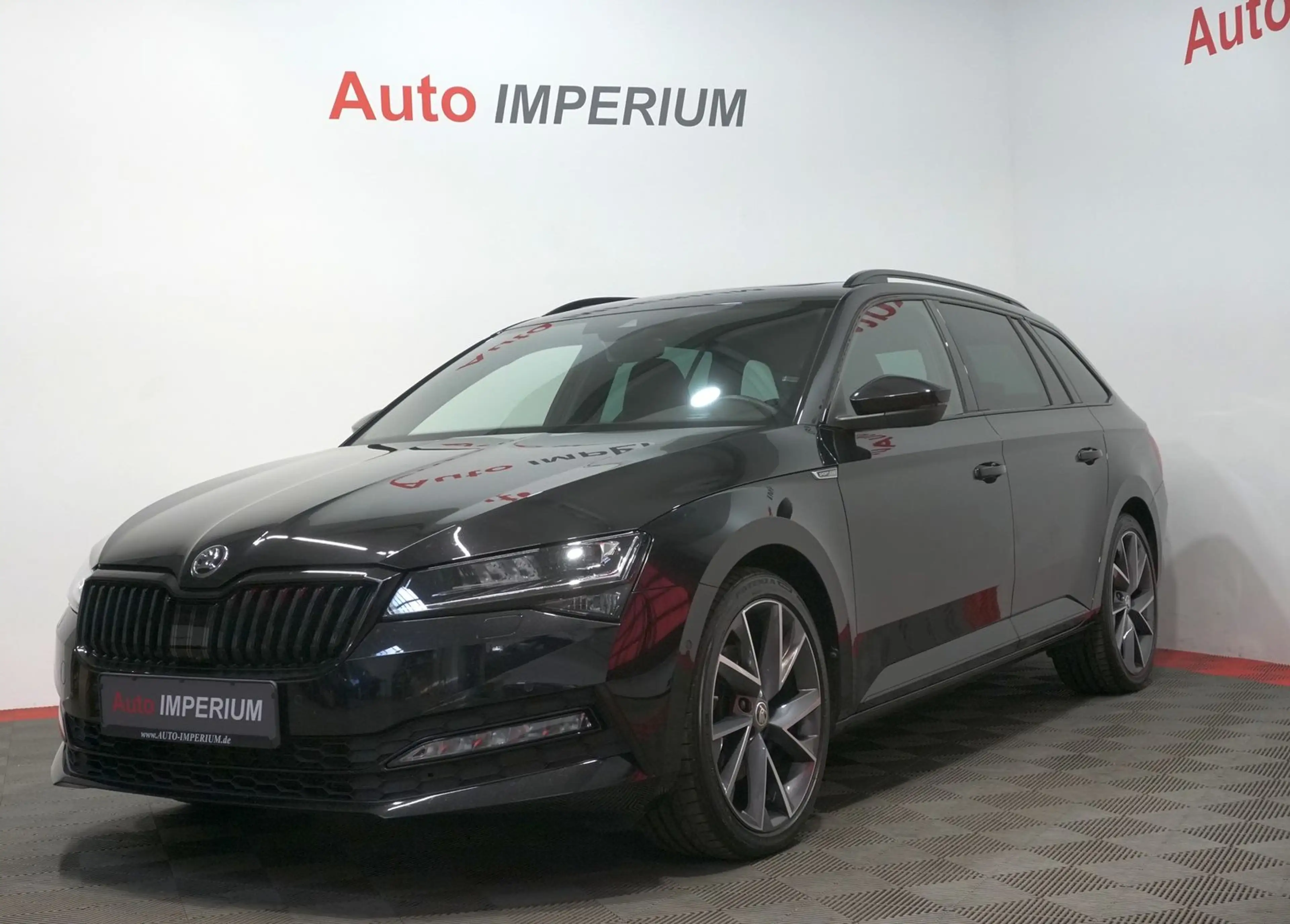 Skoda Superb Combi 2.0 TDI Sportline*PANO*AHK*MATRIX