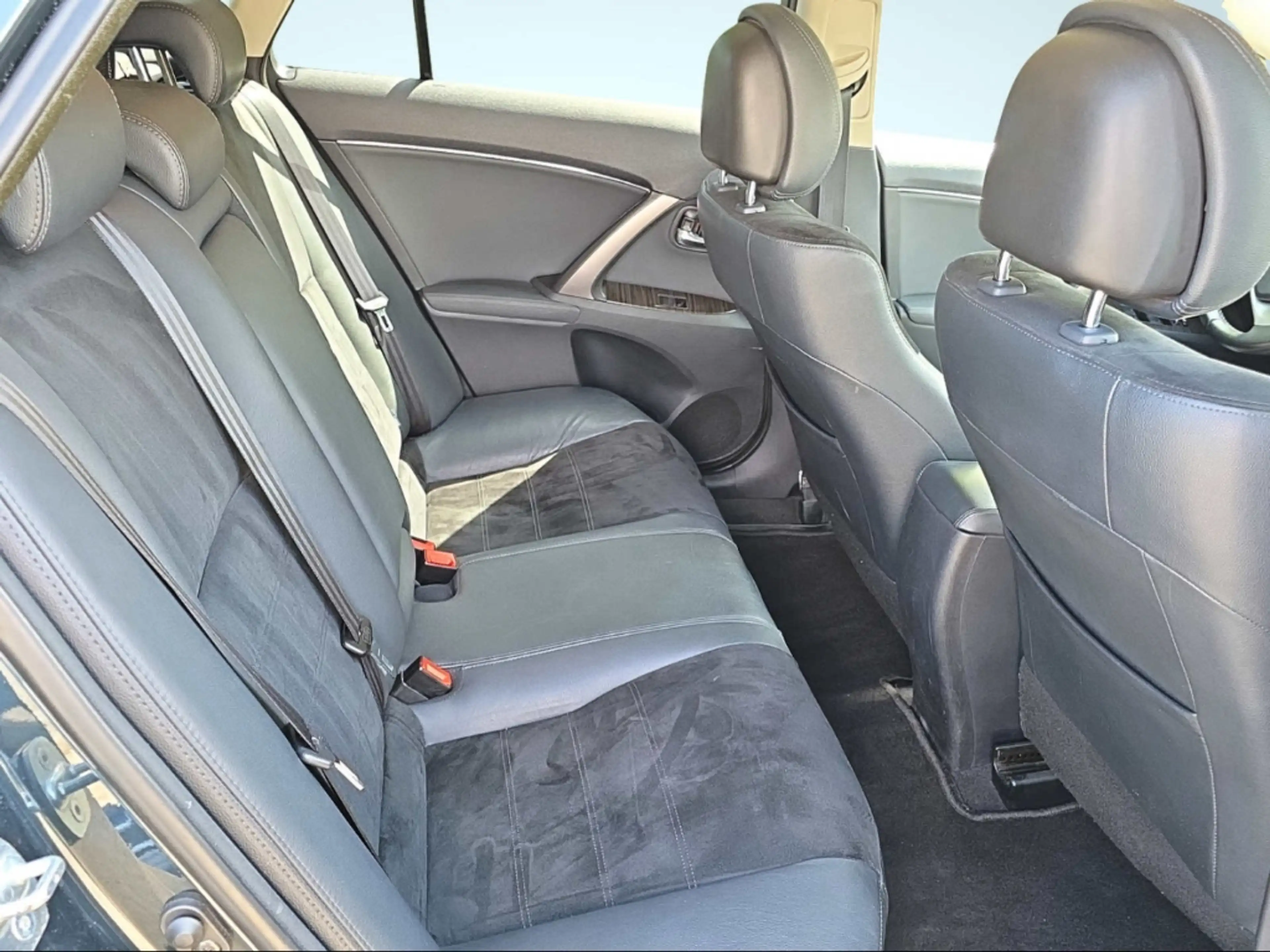 Toyota Avensis Kombi Executive Bi-Xenon Temp SHZ Keyless Bluetoot — photo 10