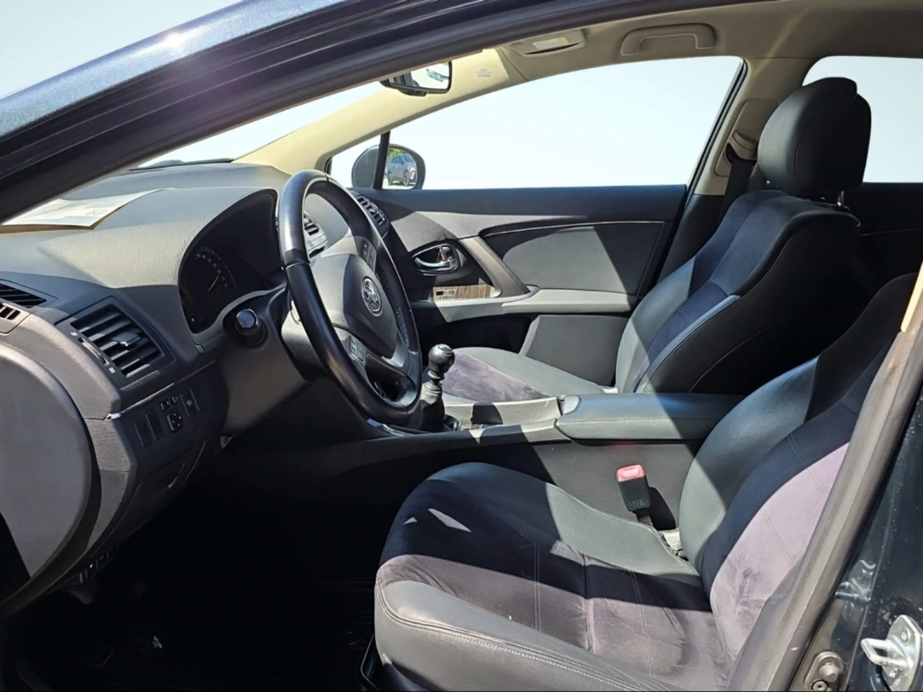 Toyota Avensis Kombi Executive Bi-Xenon Temp SHZ Keyless Bluetoot — photo 3