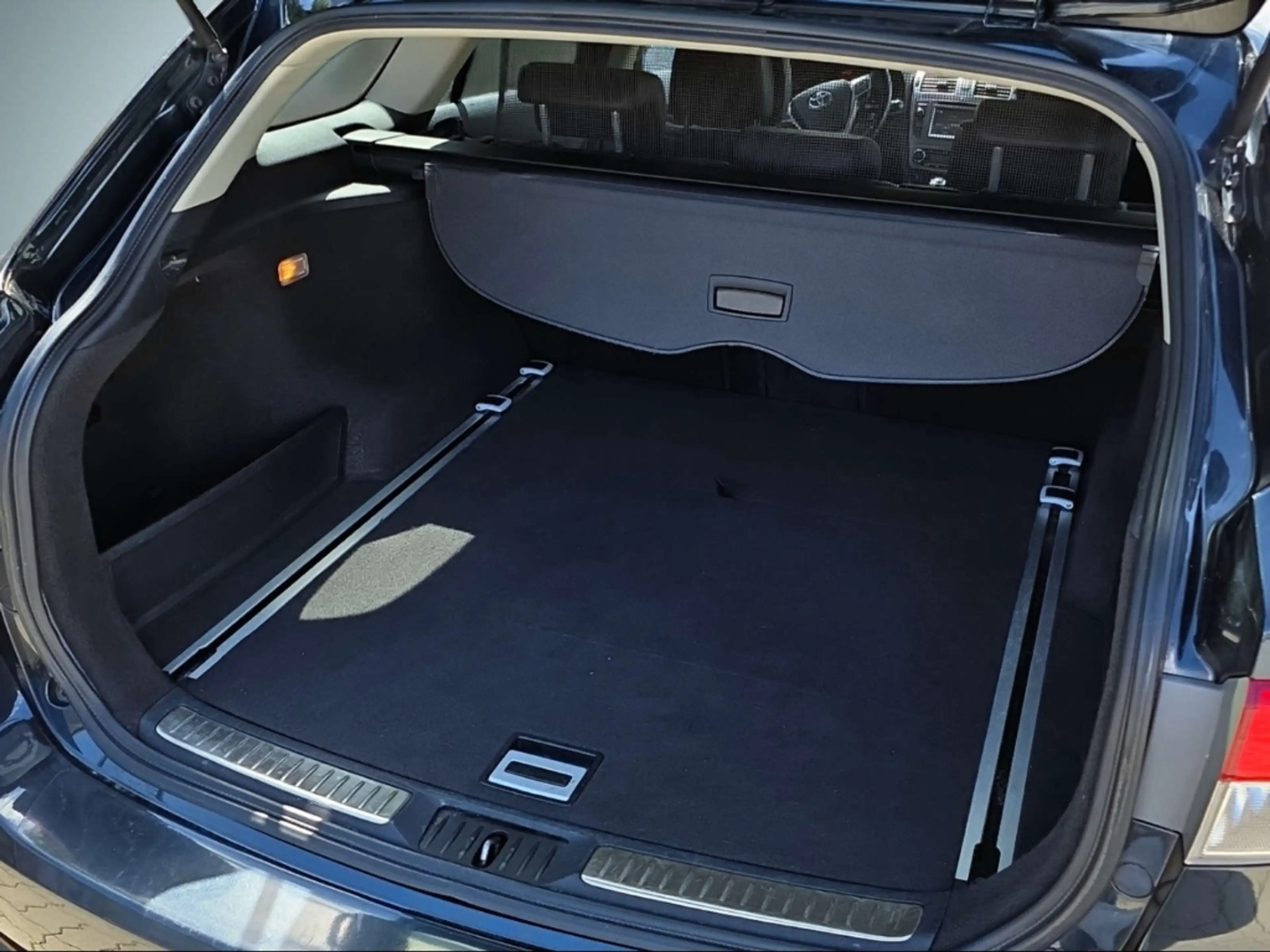 Toyota Avensis Kombi Executive Bi-Xenon Temp SHZ Keyless Bluetoot — photo 14