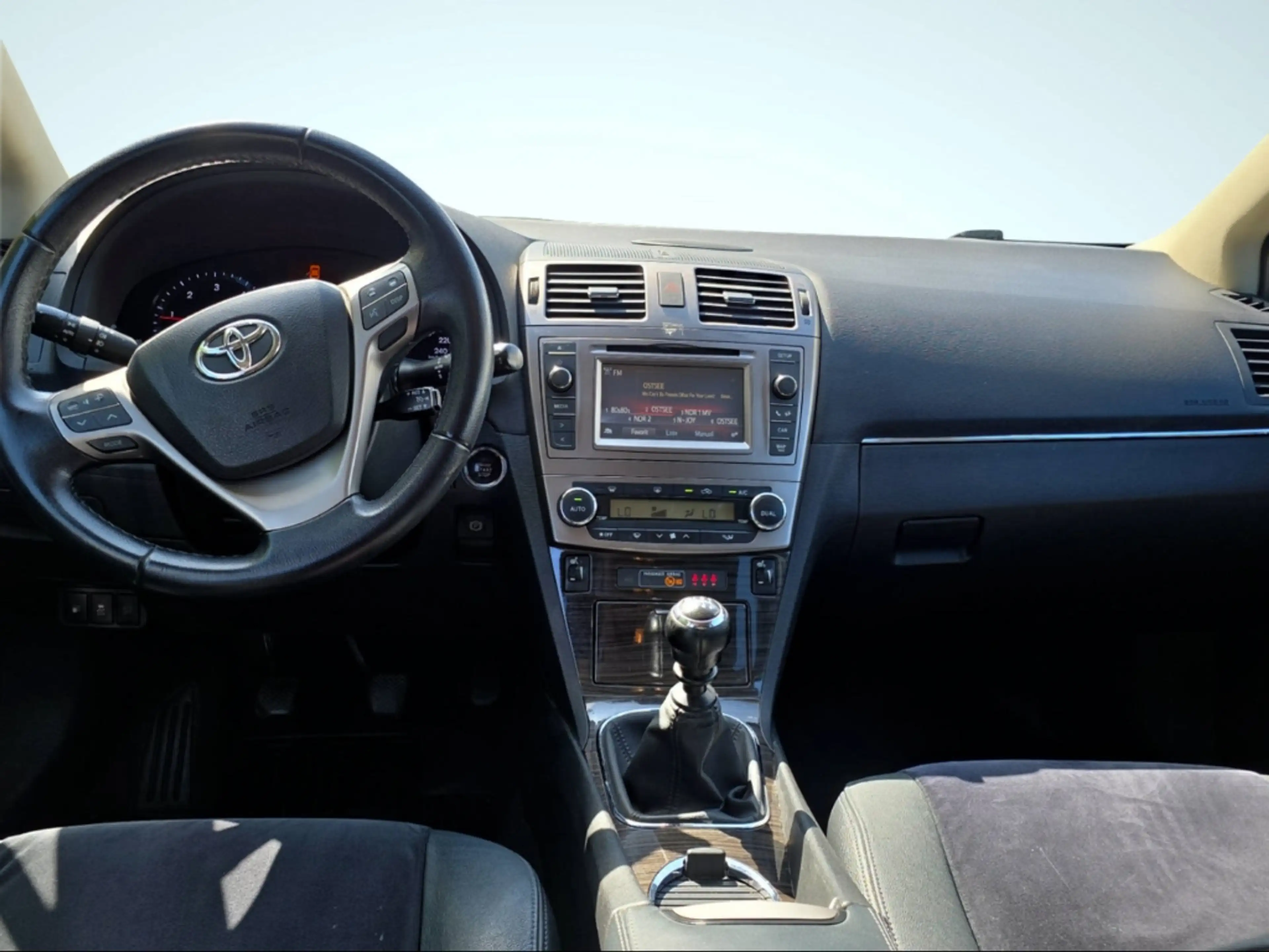 Toyota Avensis Kombi Executive Bi-Xenon Temp SHZ Keyless Bluetoot — photo 6