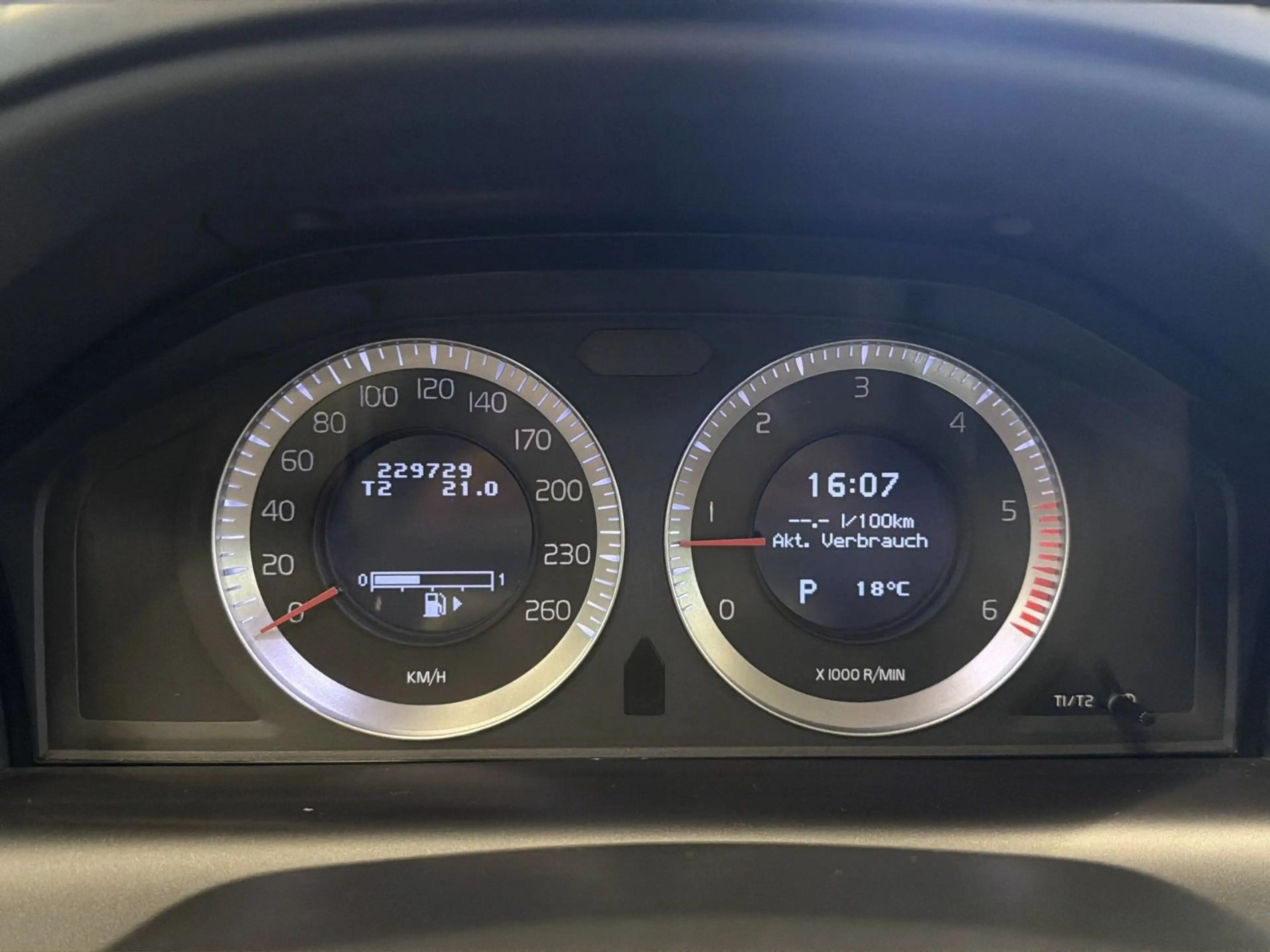 Volvo XC60 D3 Summum 2WD, 1. Hand, Pano, Navi, AHK — photo 14