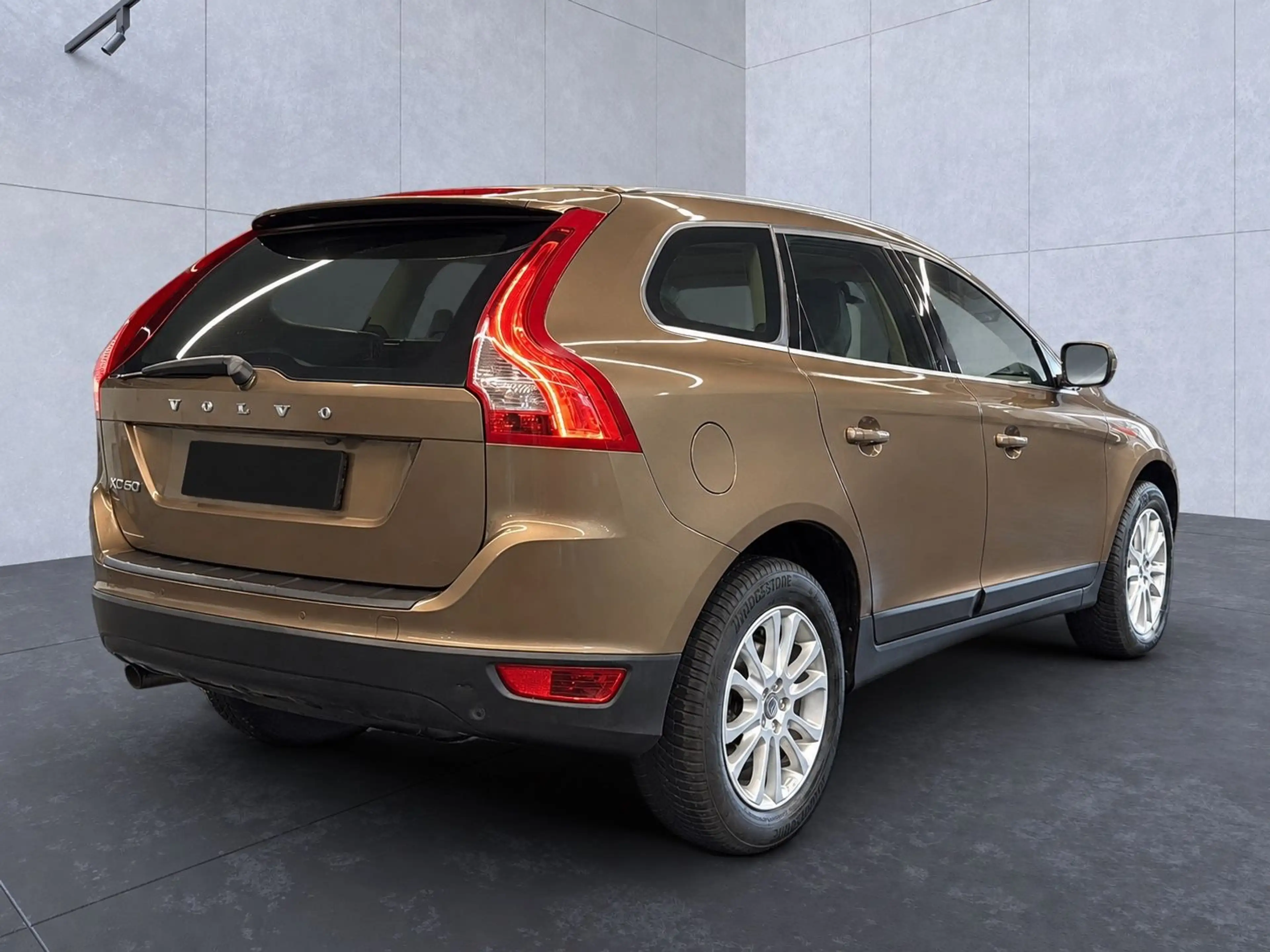 Volvo XC60 D3 Summum 2WD, 1. Hand, Pano, Navi, AHK — photo 8
