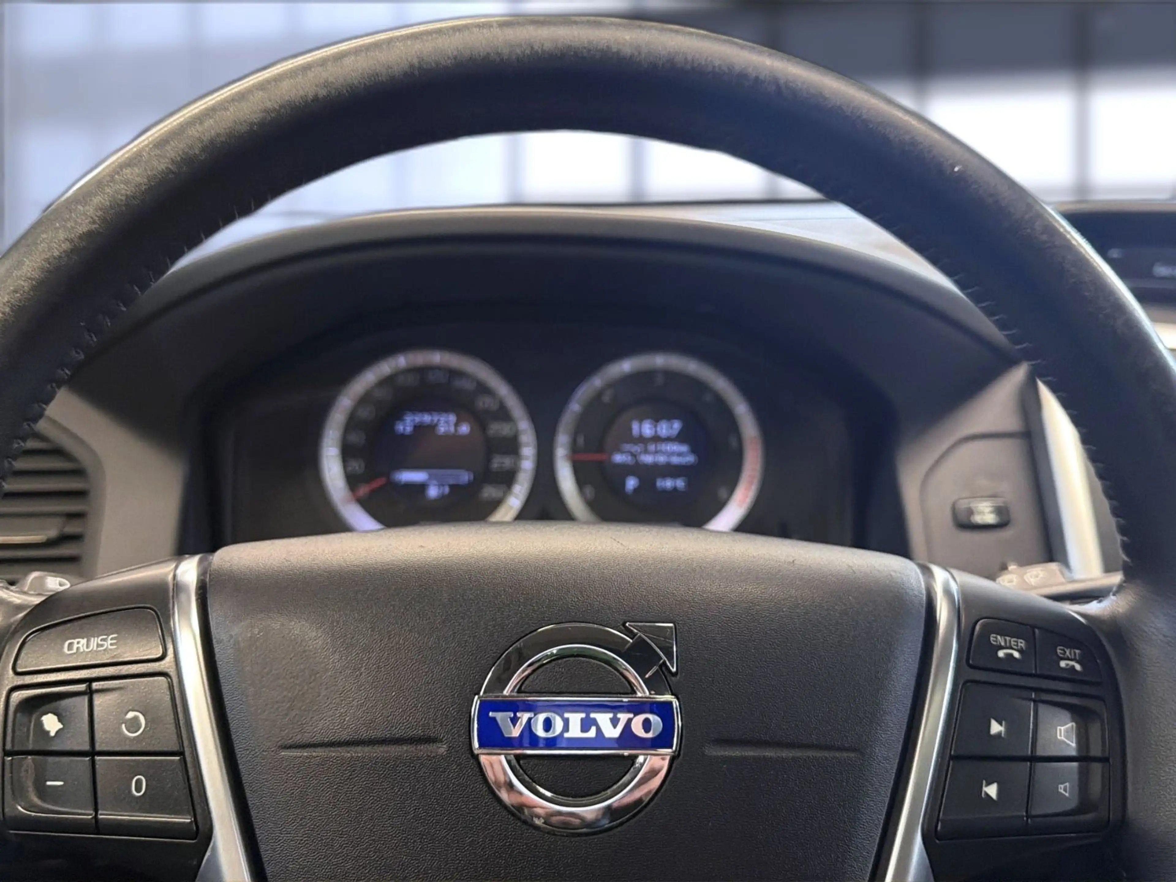 Volvo XC60 D3 Summum 2WD, 1. Hand, Pano, Navi, AHK — photo 13