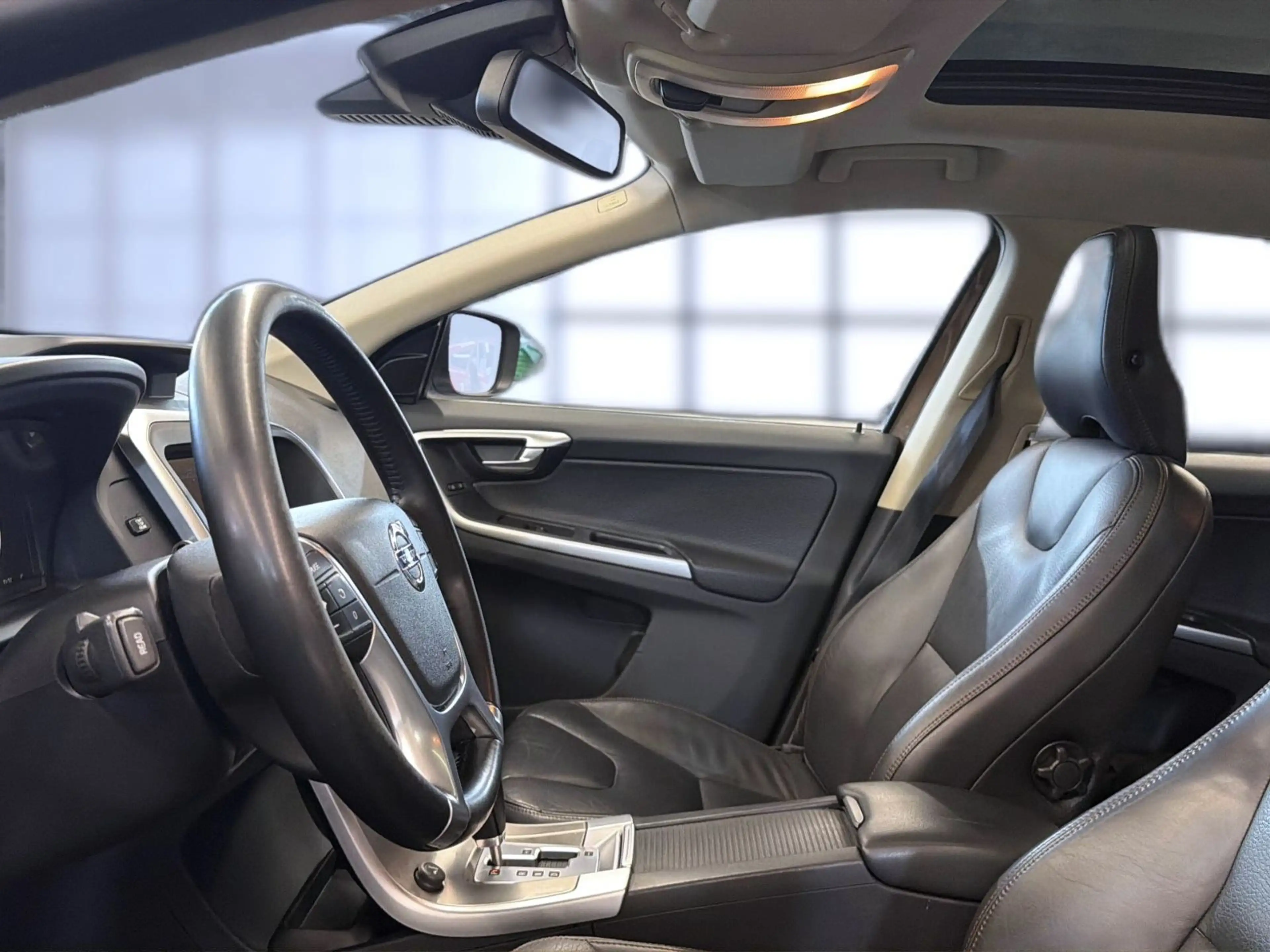 Volvo XC60 D3 Summum 2WD, 1. Hand, Pano, Navi, AHK — photo 12