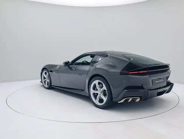 Ferrari 12cilindri view 10