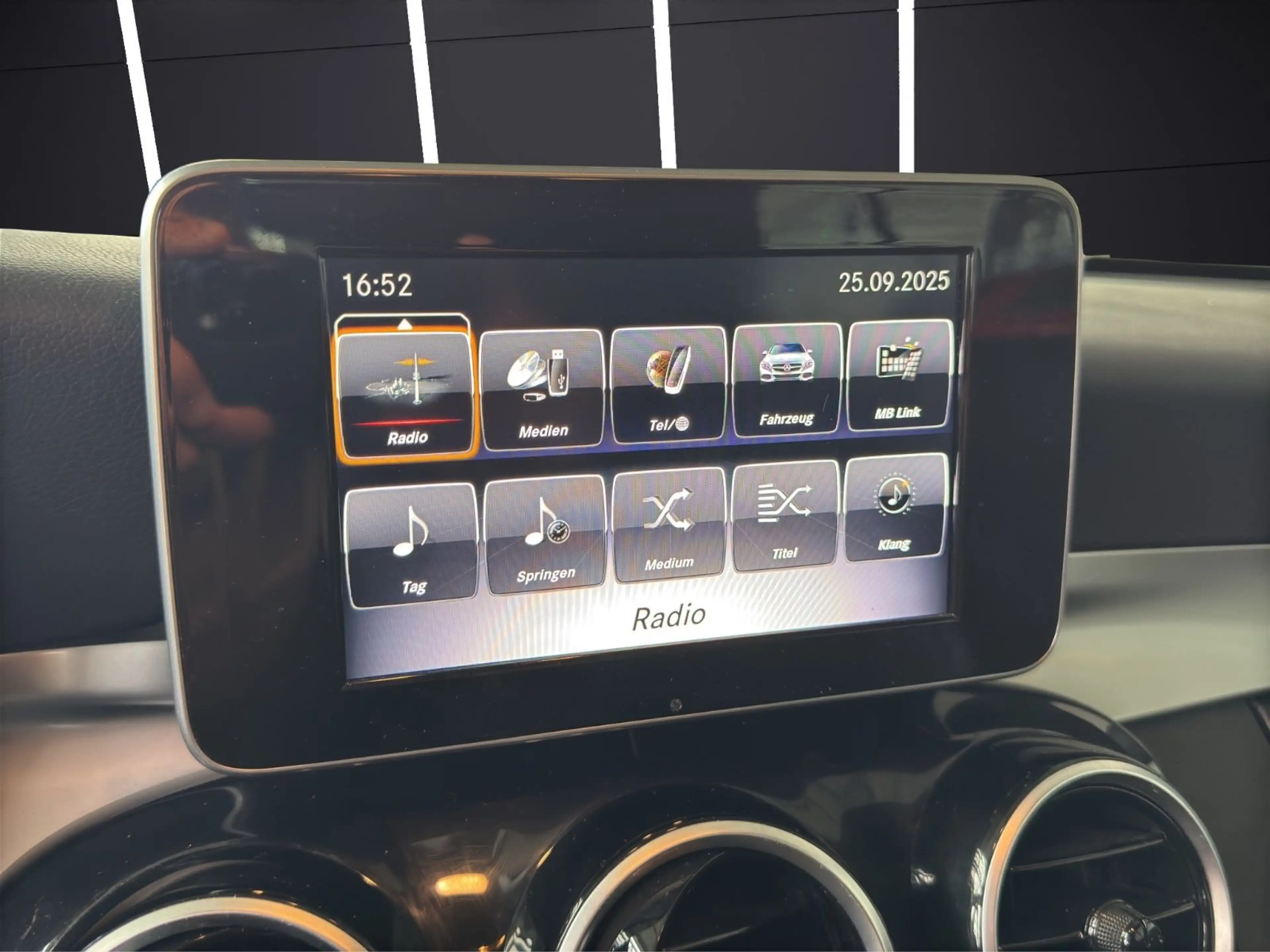 Mercedes-Benz C 200 Cabrio 9G /LEDER/LED/AIRSCARF/18-ALU/ — photo 15
