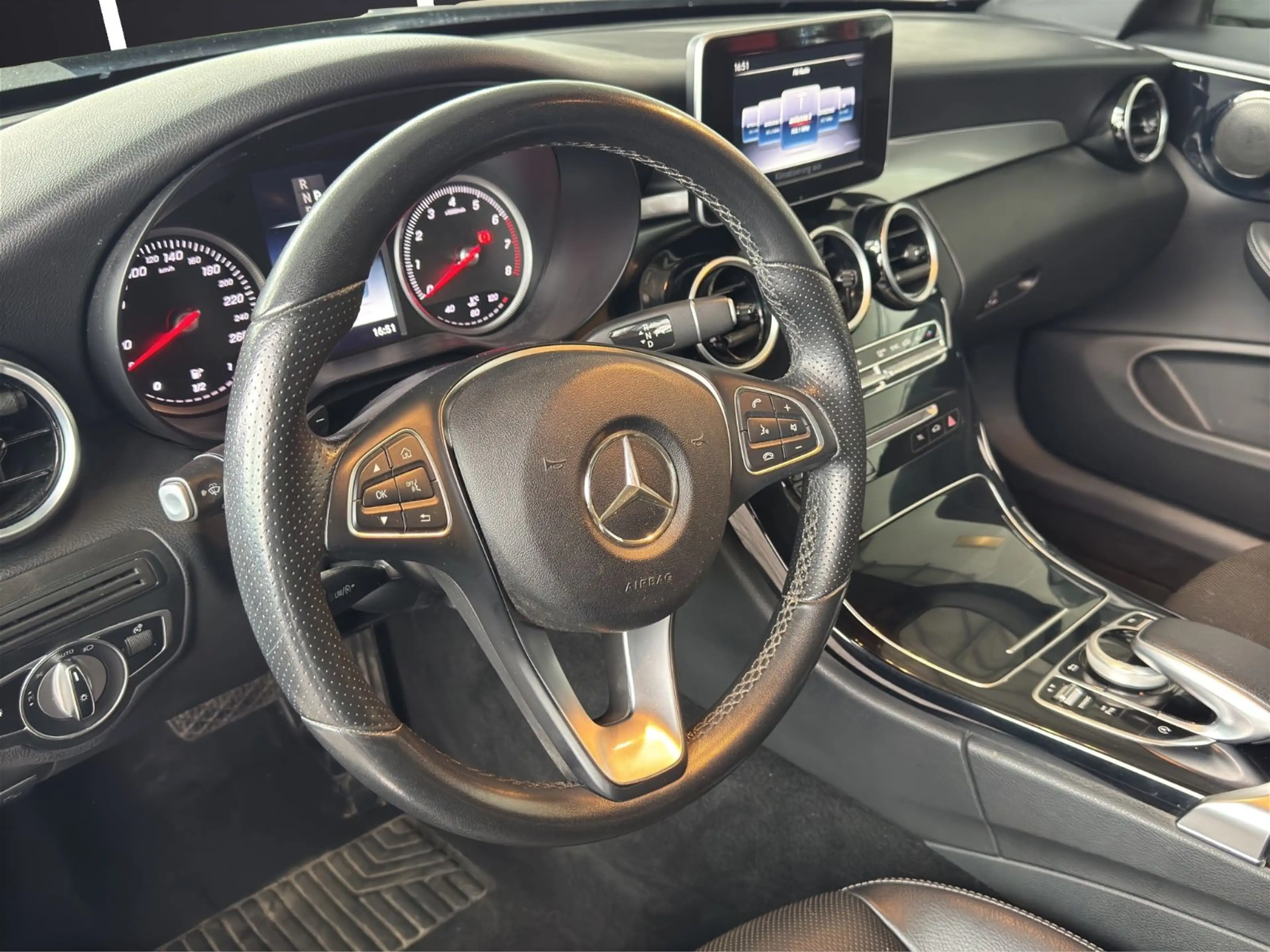 Mercedes-Benz C 200 Cabrio 9G /LEDER/LED/AIRSCARF/18-ALU/ — photo 11