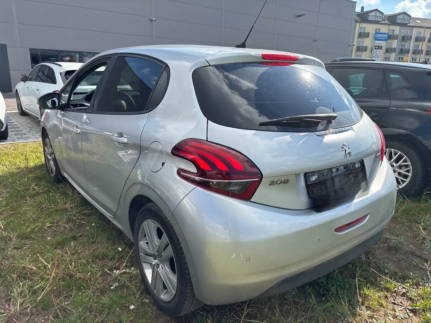 Peugeot 208 1.2 12V VTi/PureTechB Style Grau - 2