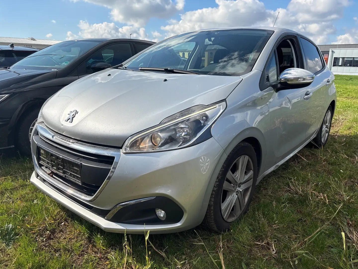 Peugeot 208 1.2 12V VTi/PureTechB Style Grau - 1
