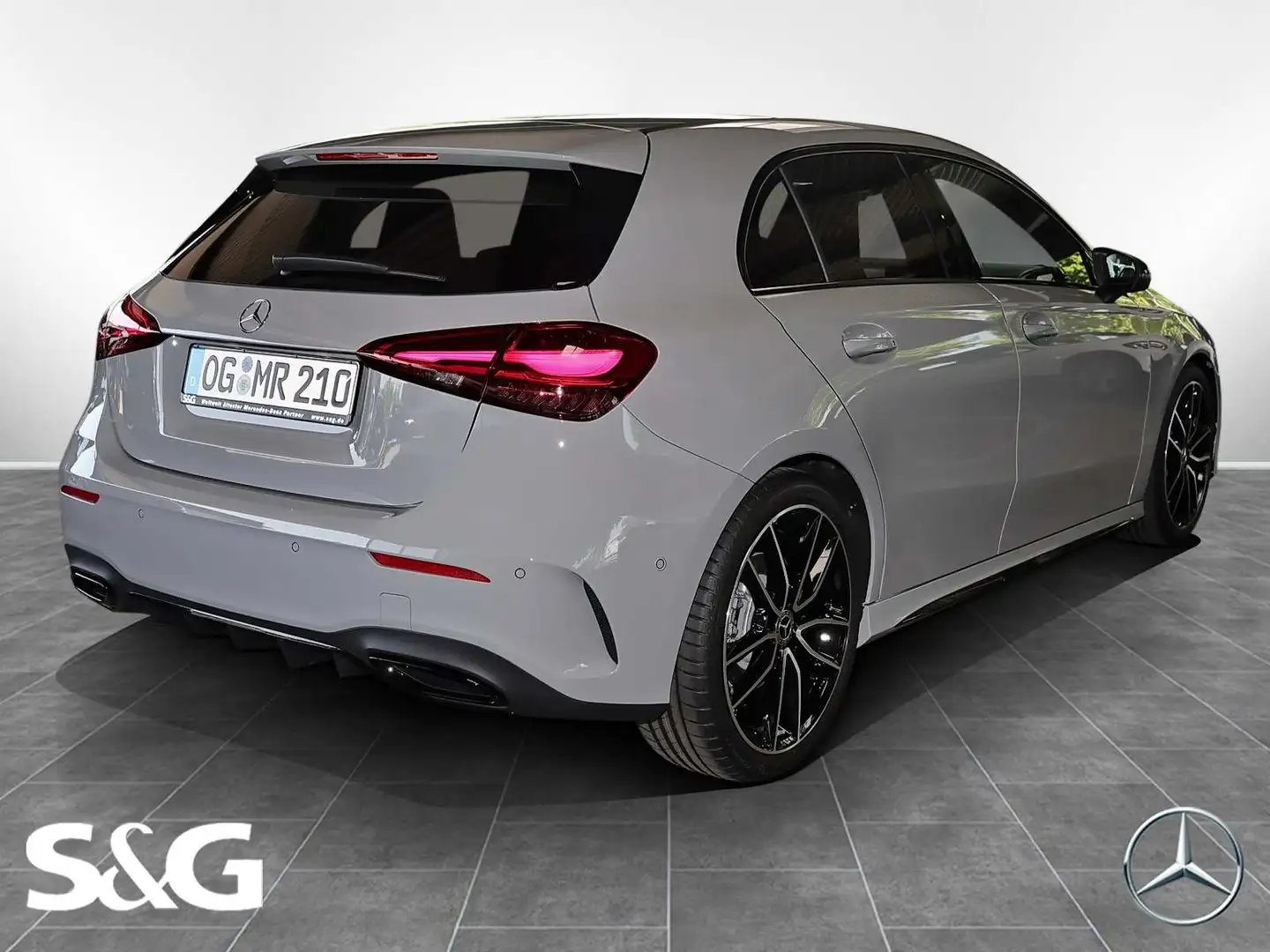 Mercedes-Benz A 200 AMG MBUX+RüKam+M-LED+Pano+Night+Navigation Grijs - 2