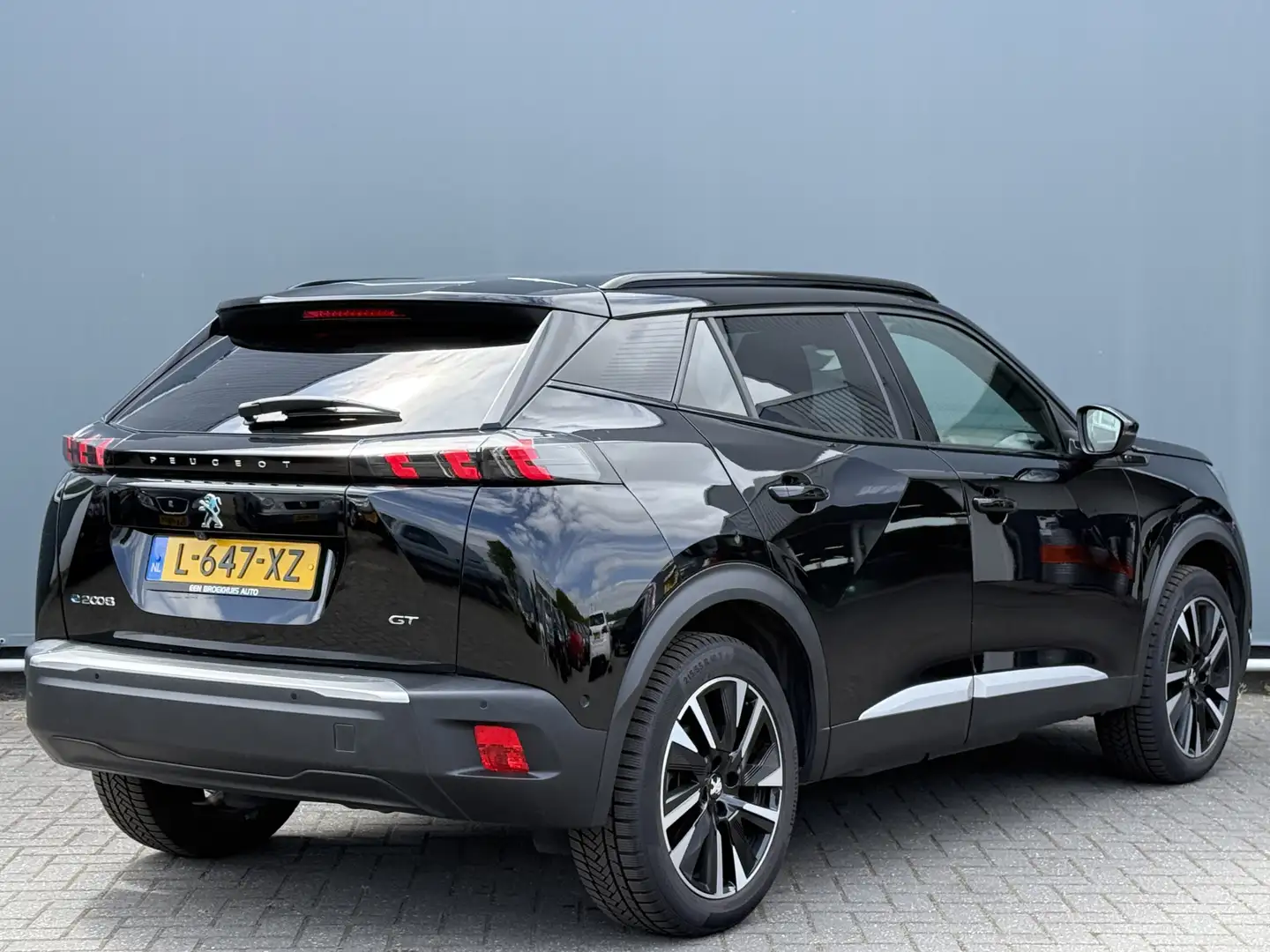Peugeot e-2008 BWJ 2021 136 PK EV GT Pack 50 kWh EV / CAMERA / AP Zwart - 2