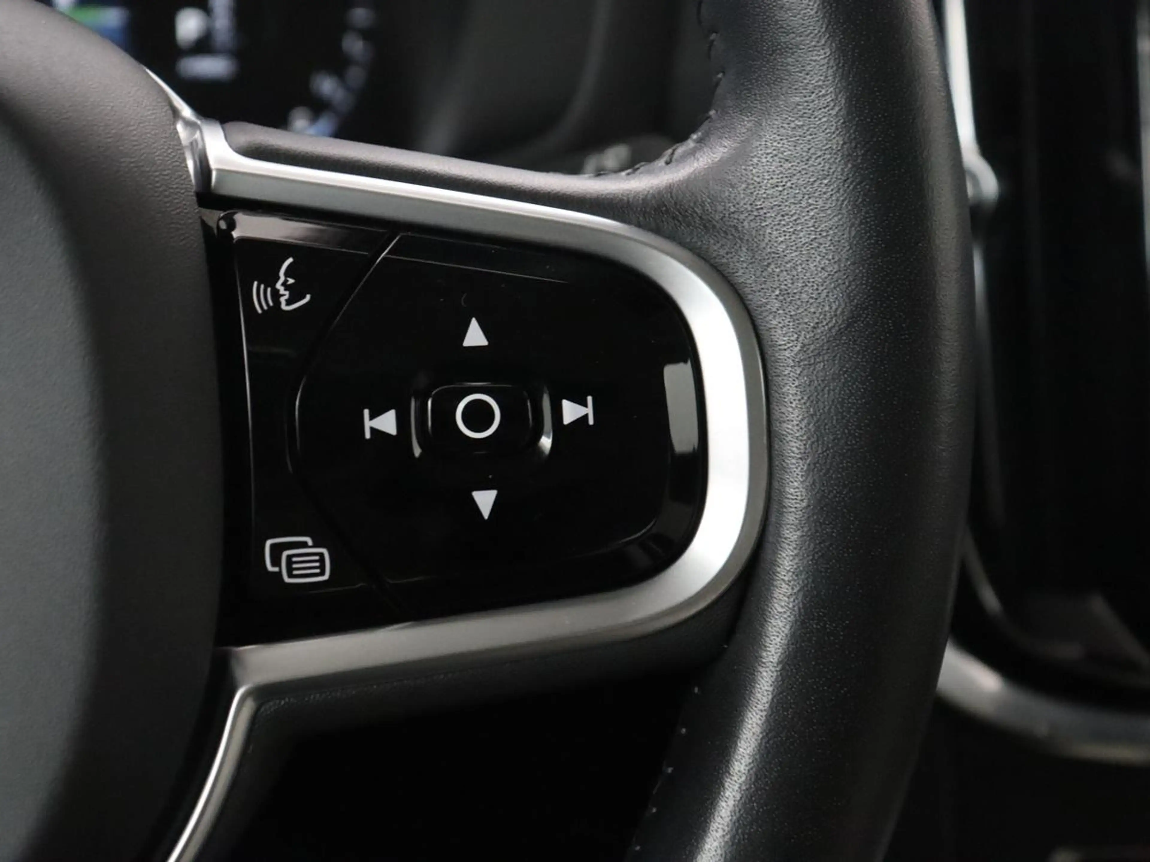 Volvo V60 2.0 T8 Twin Engine AWD R-Design | Apple Carplay | — photo 16