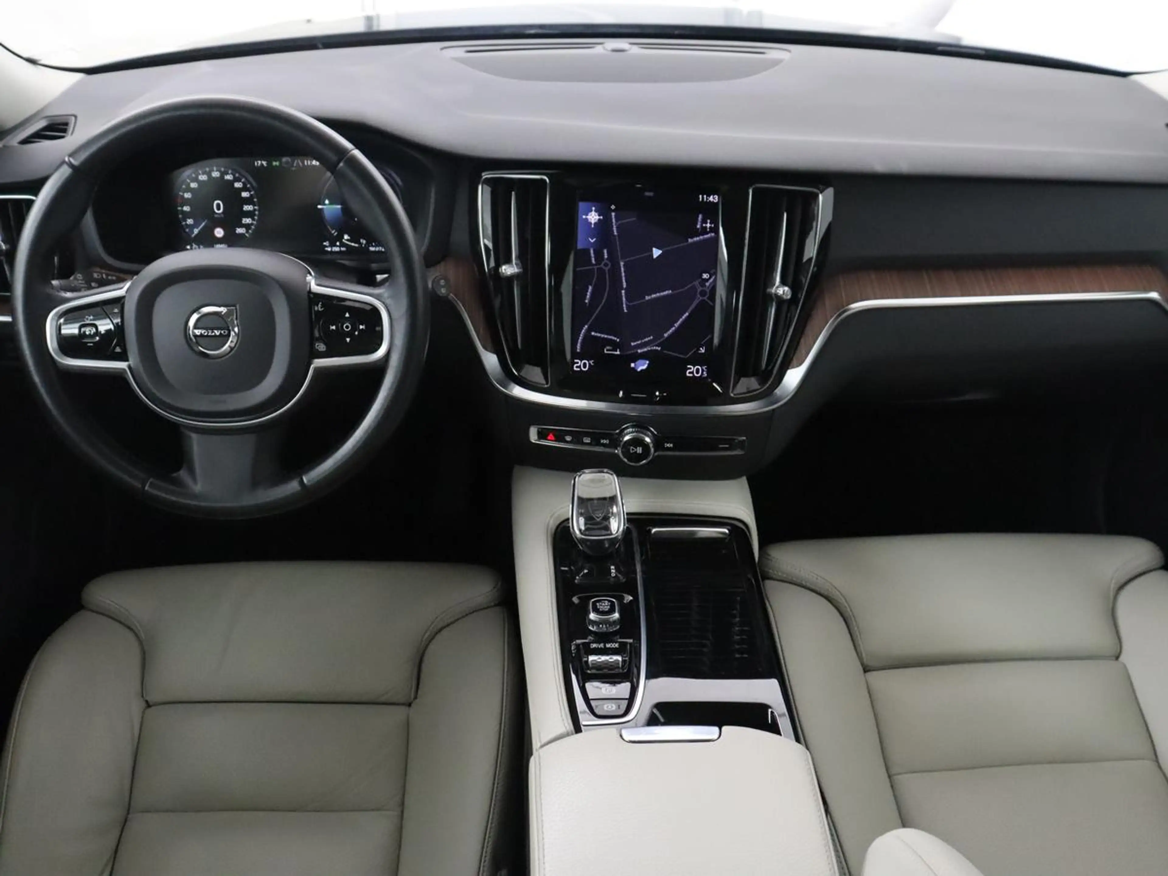 Volvo V60 2.0 T8 Twin Engine AWD R-Design | Apple Carplay | — photo 3