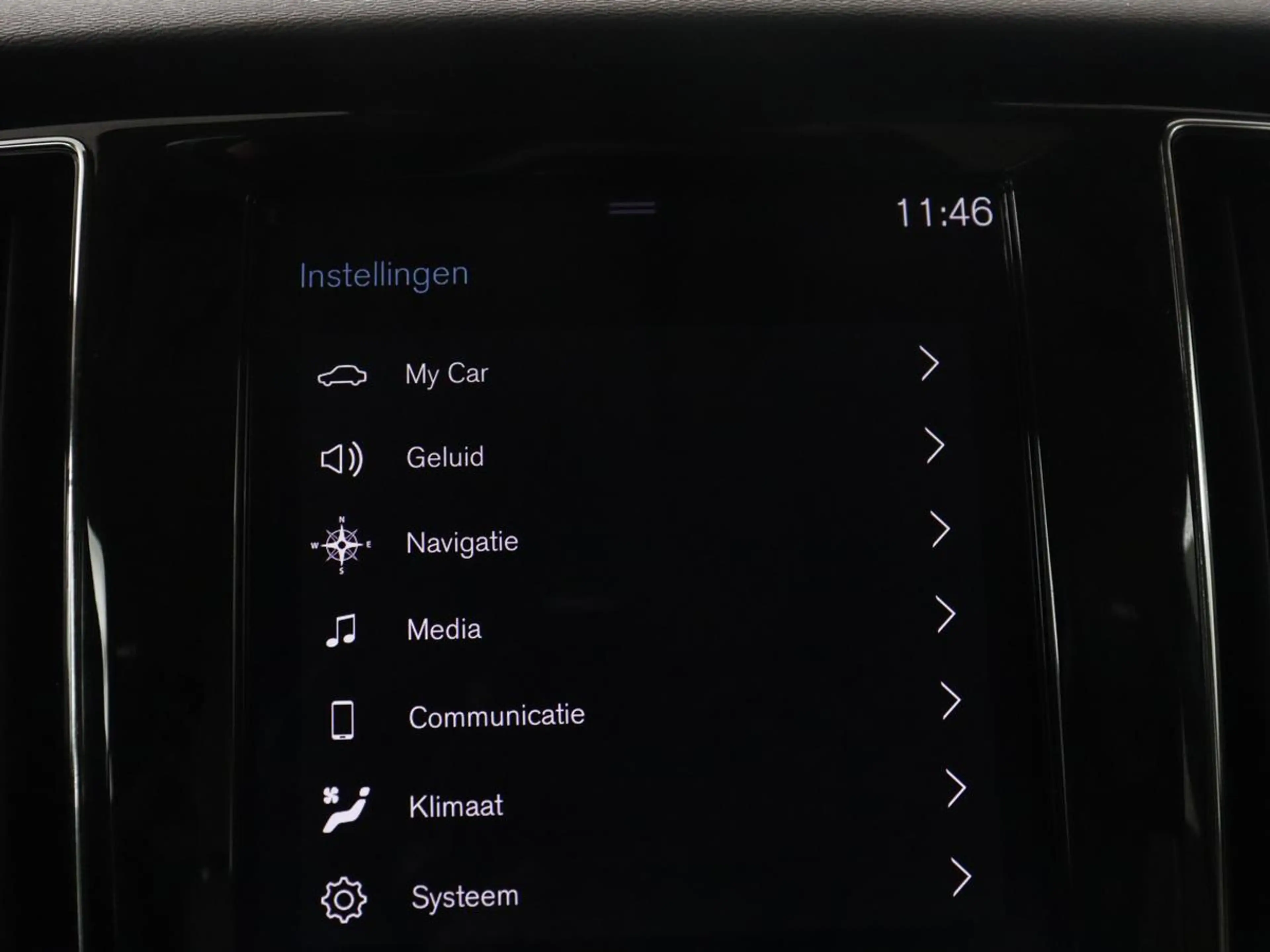 Volvo V60 2.0 T8 Twin Engine AWD R-Design | Apple Carplay | — photo 28