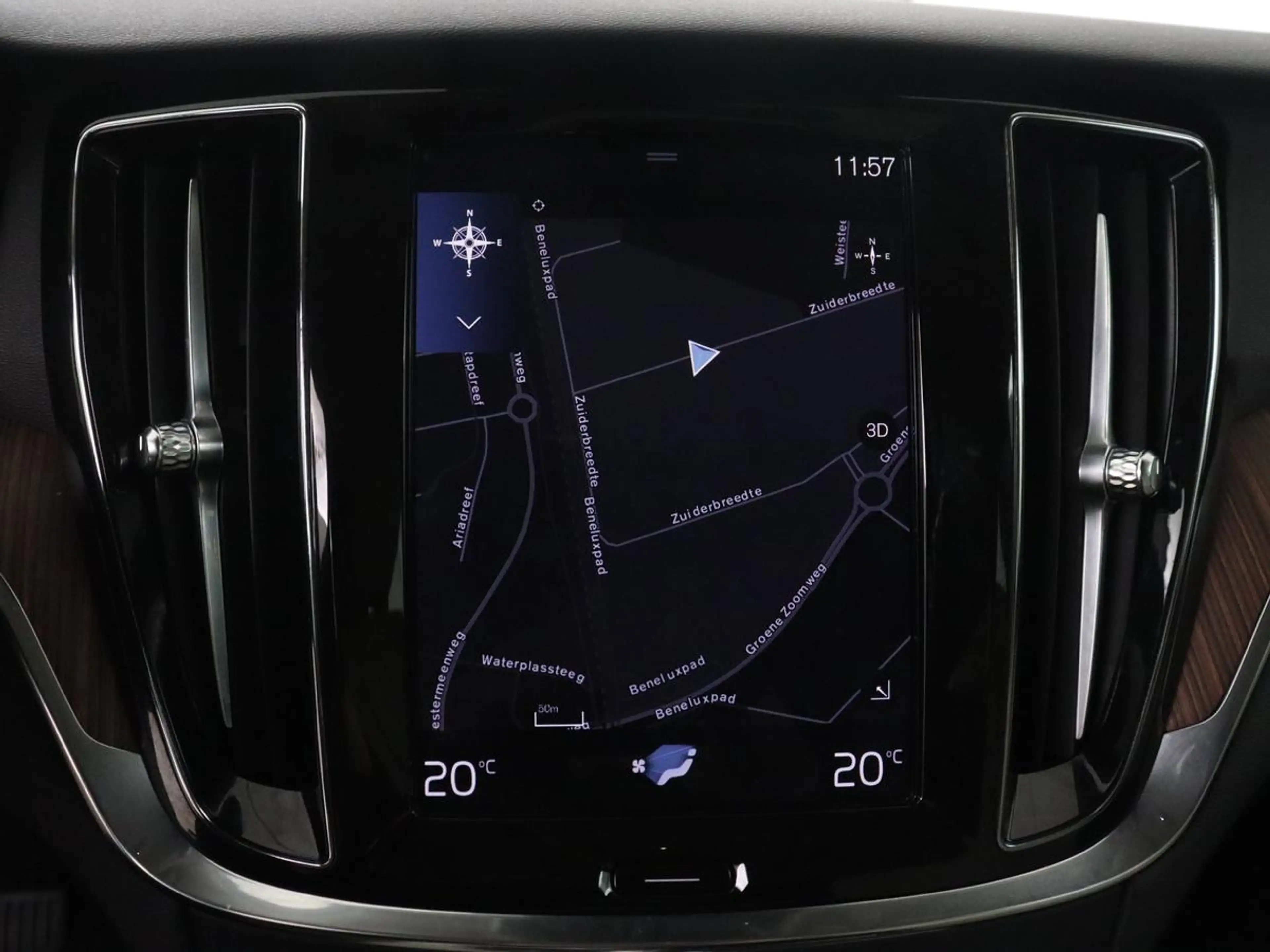 Volvo V60 2.0 T8 Twin Engine AWD R-Design | Apple Carplay | — photo 17
