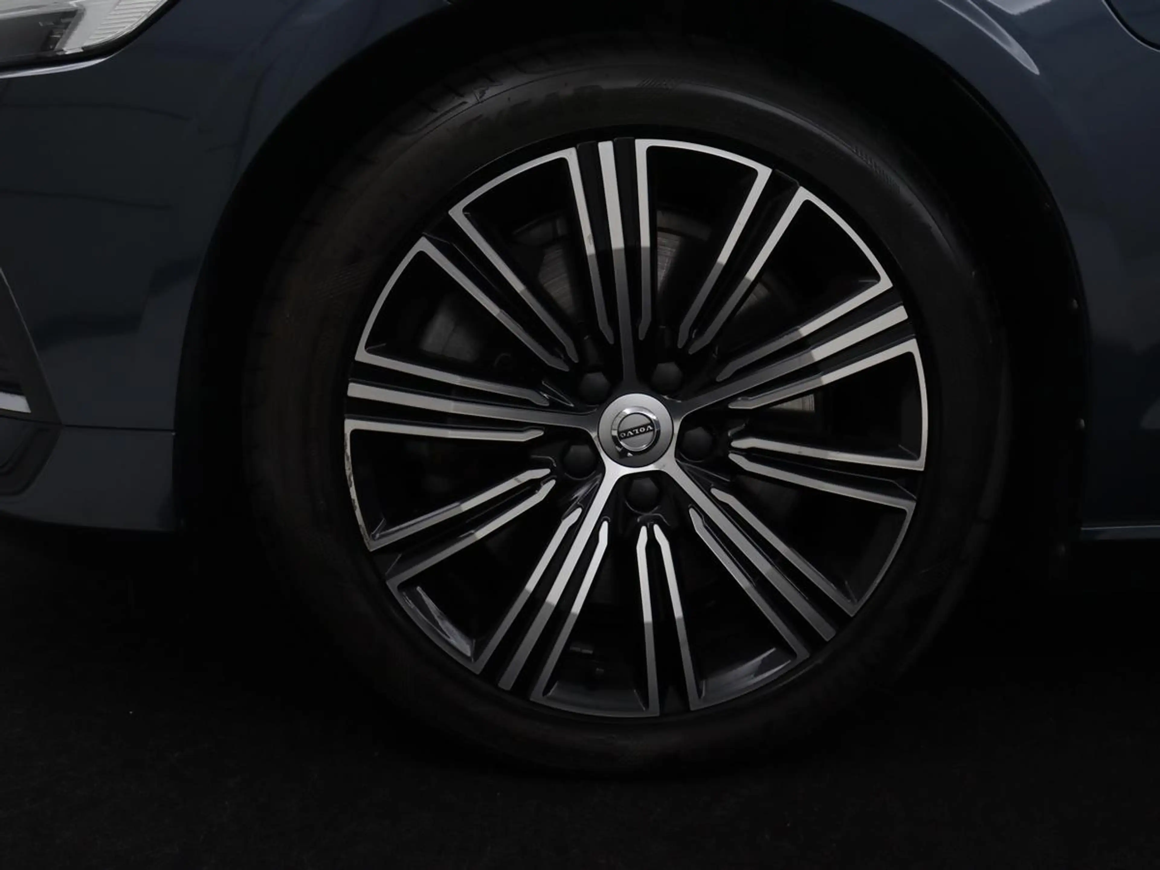 Volvo V60 2.0 T8 Twin Engine AWD R-Design | Apple Carplay | — photo 34