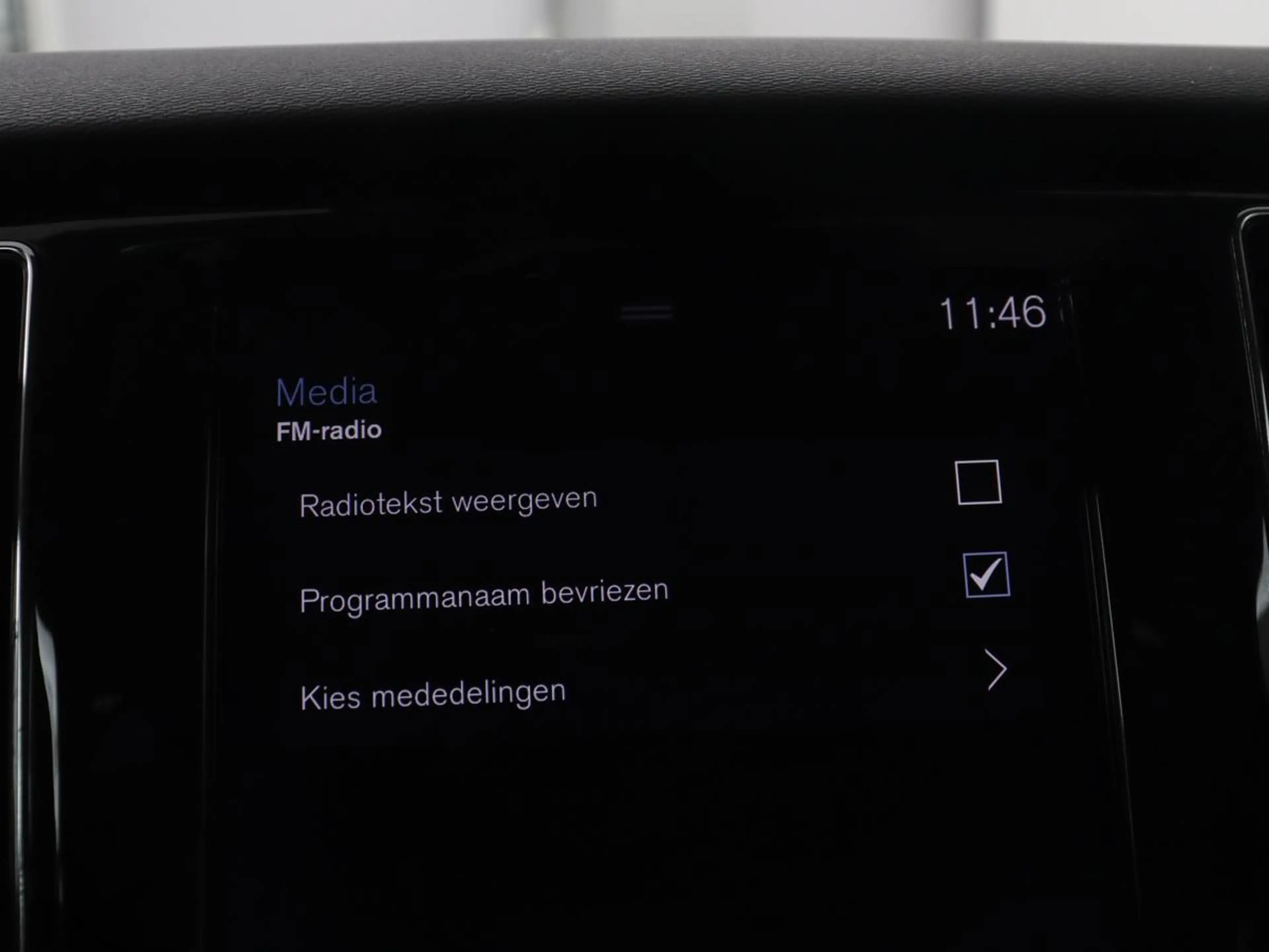 Volvo V60 2.0 T8 Twin Engine AWD R-Design | Apple Carplay | — photo 20