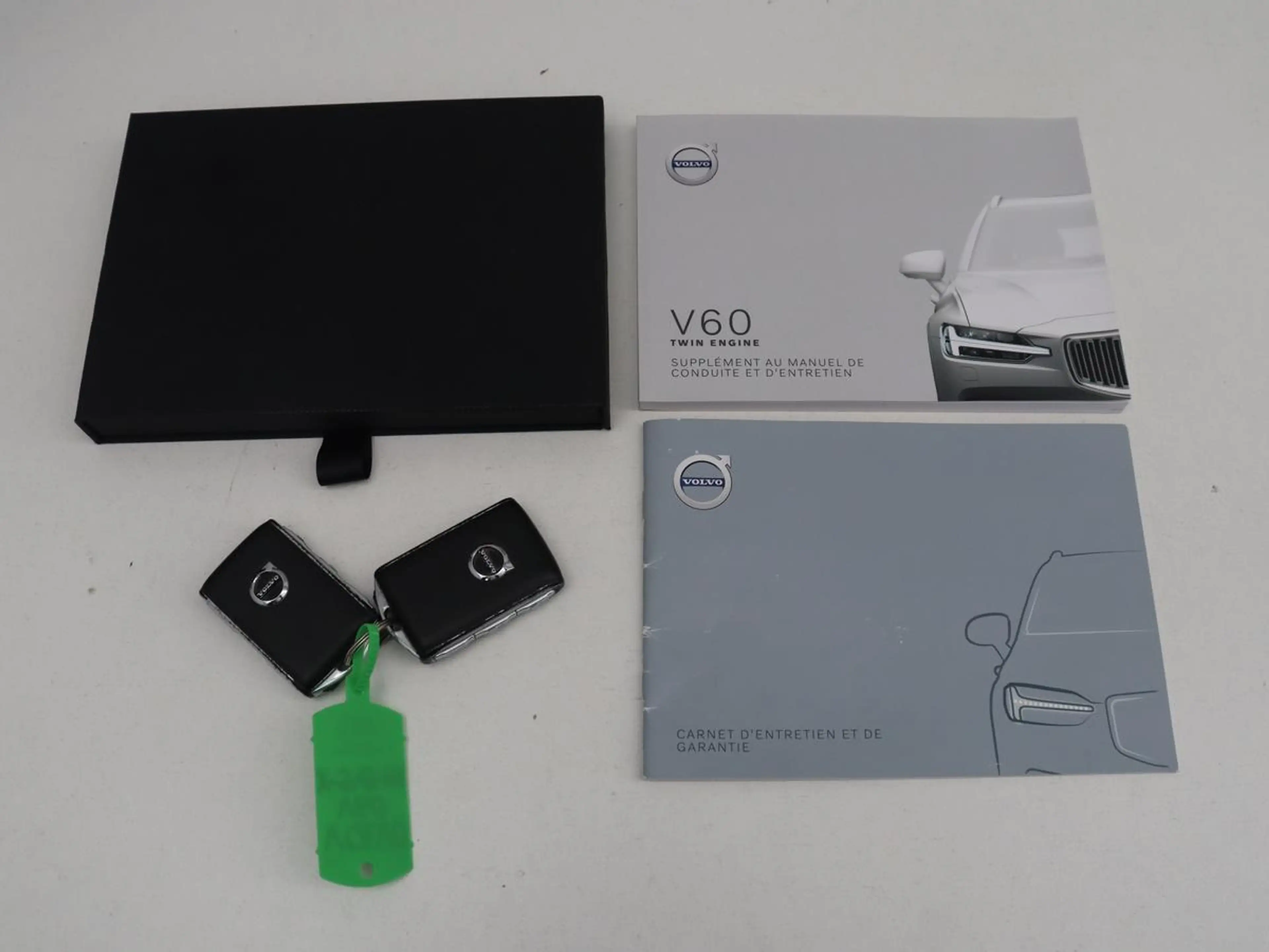 Volvo V60 2.0 T8 Twin Engine AWD R-Design | Apple Carplay | — photo 11
