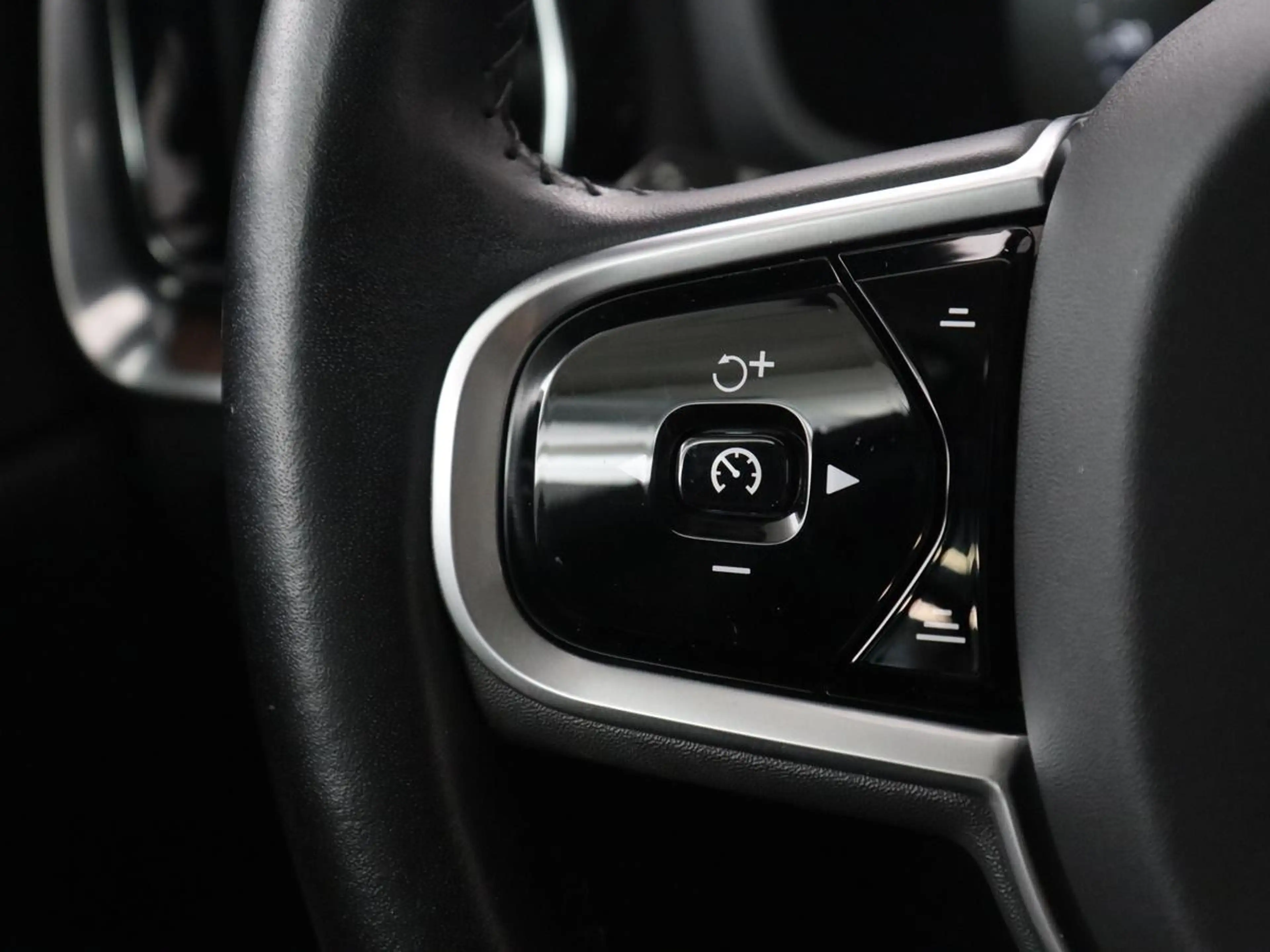 Volvo V60 2.0 T8 Twin Engine AWD R-Design | Apple Carplay | — photo 15