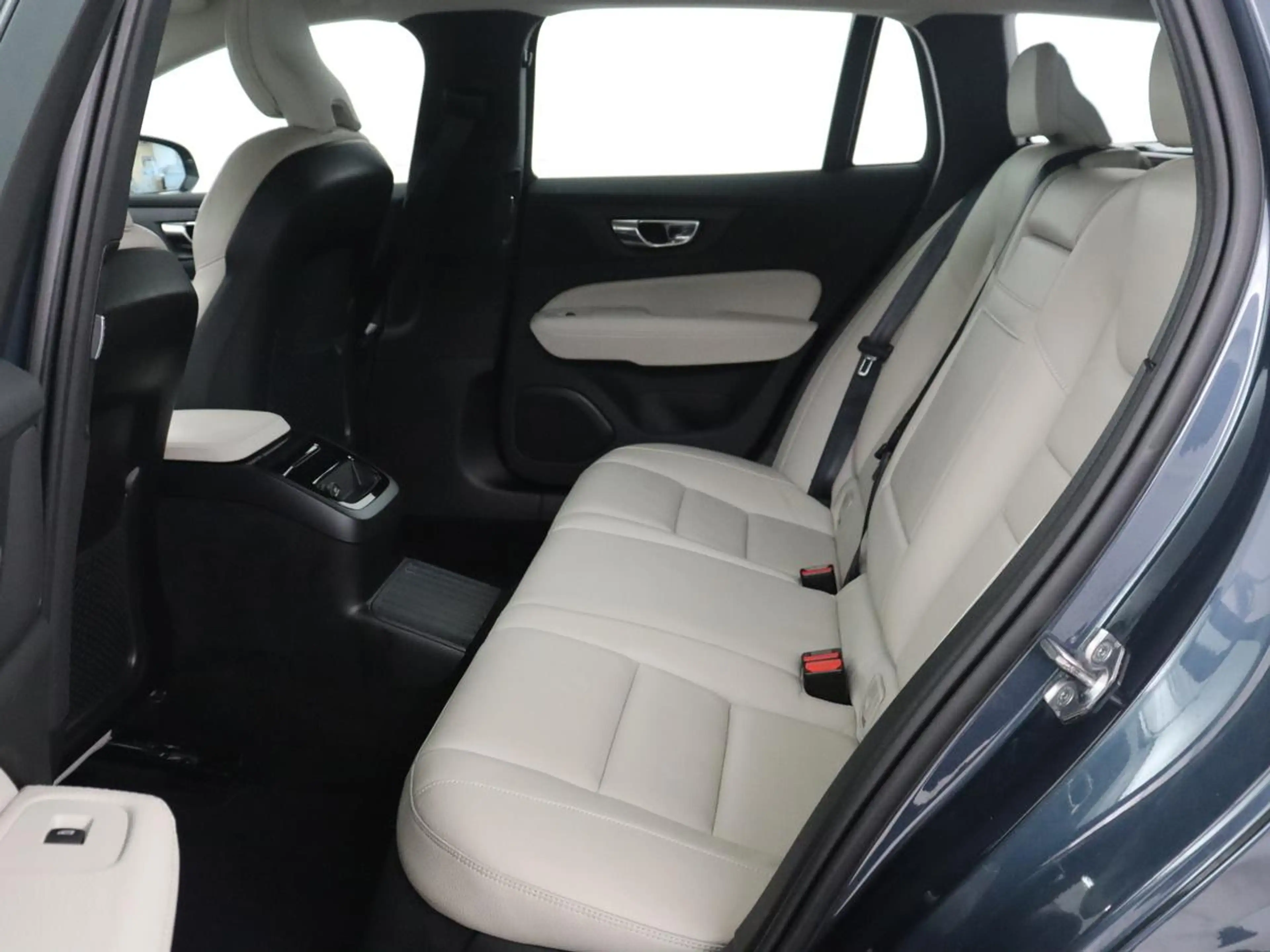 Volvo V60 2.0 T8 Twin Engine AWD R-Design | Apple Carplay | — photo 6
