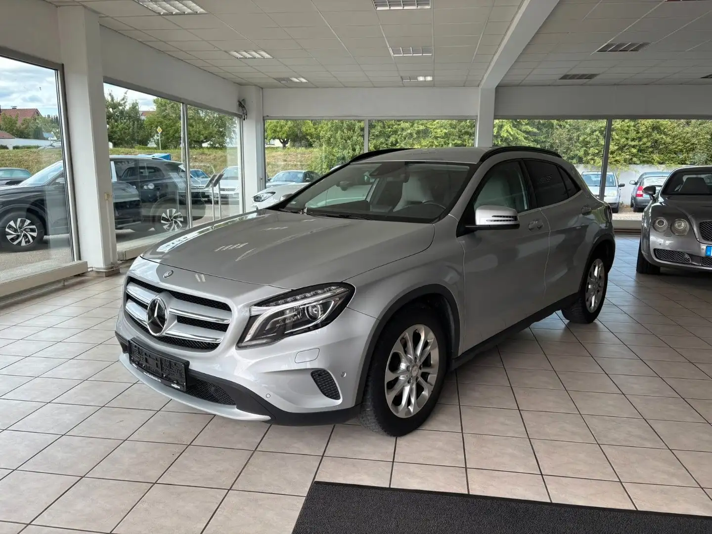 Mercedes-Benz GLA 220 GLA -Klasse GLA 220 CDI / d 4Matic Automatik 4x4 Argintiu - 2