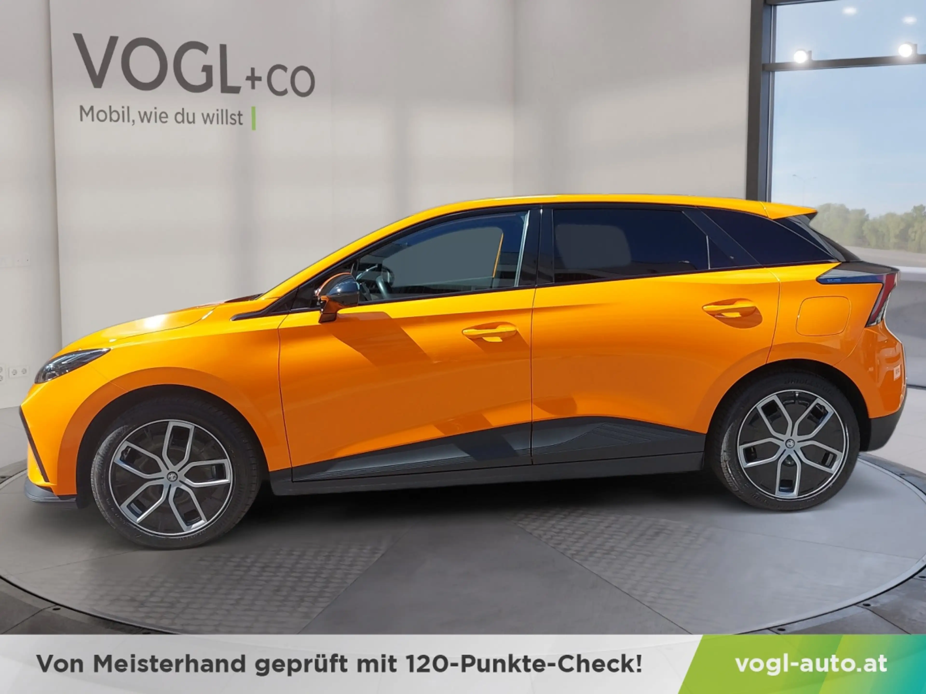 MG MG4 MG4 EV 64kWh Luxury — photo 2