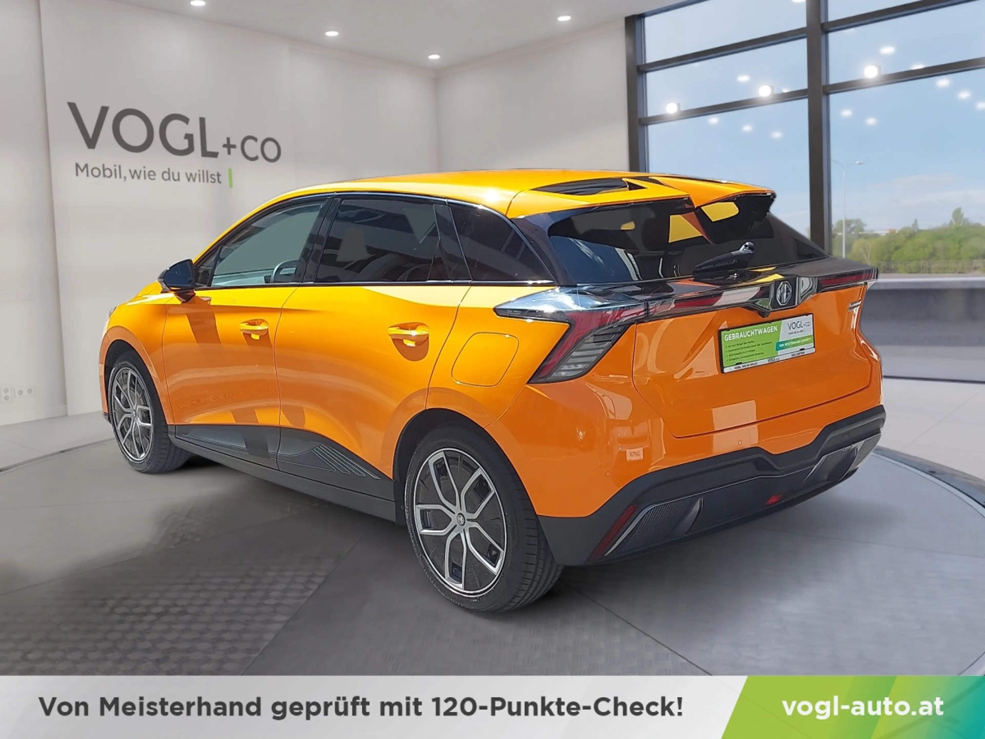 MG MG4 MG4 EV 64kWh Luxury — photo 3
