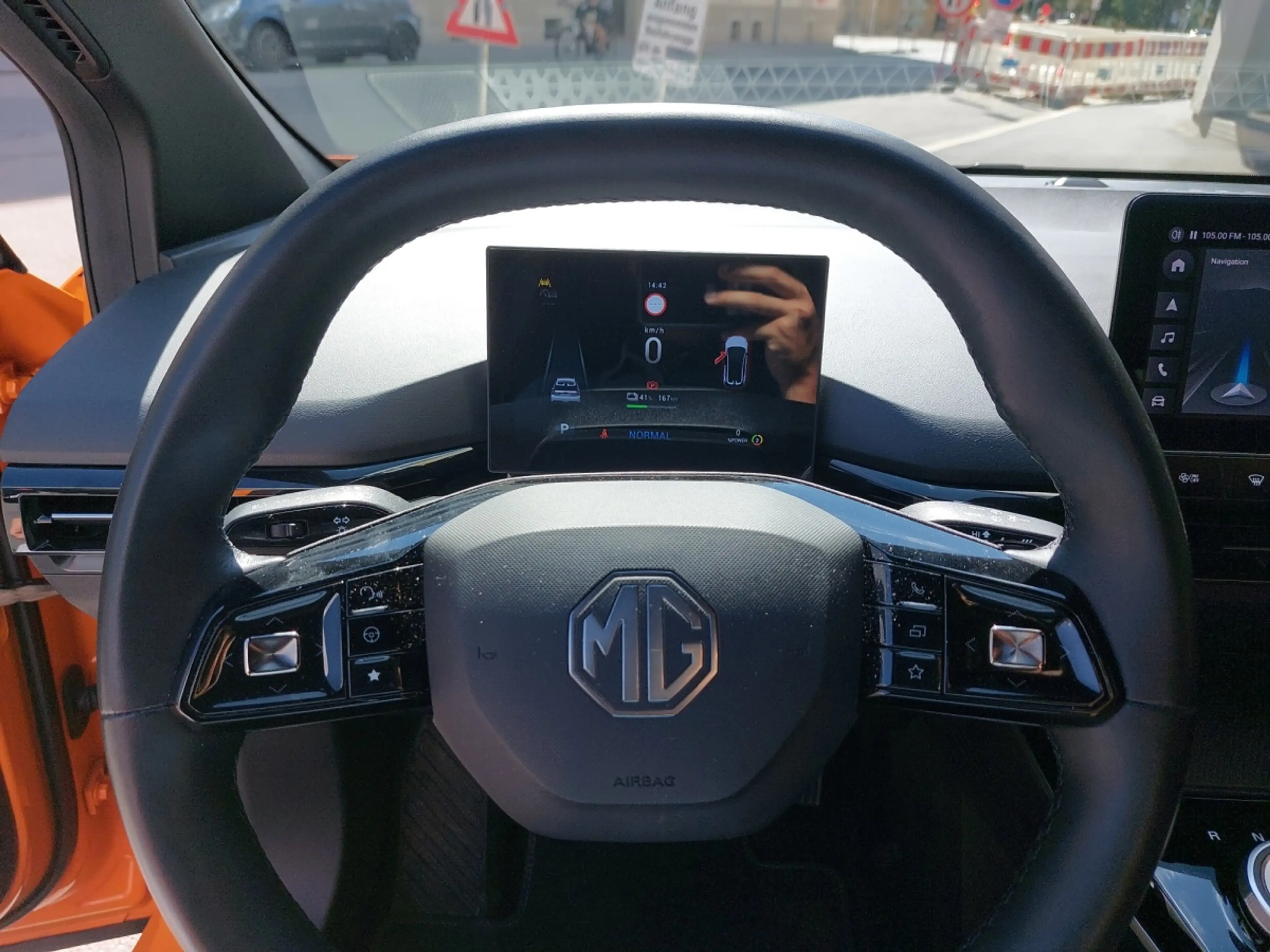 MG MG4 MG4 EV 64kWh Luxury — photo 15