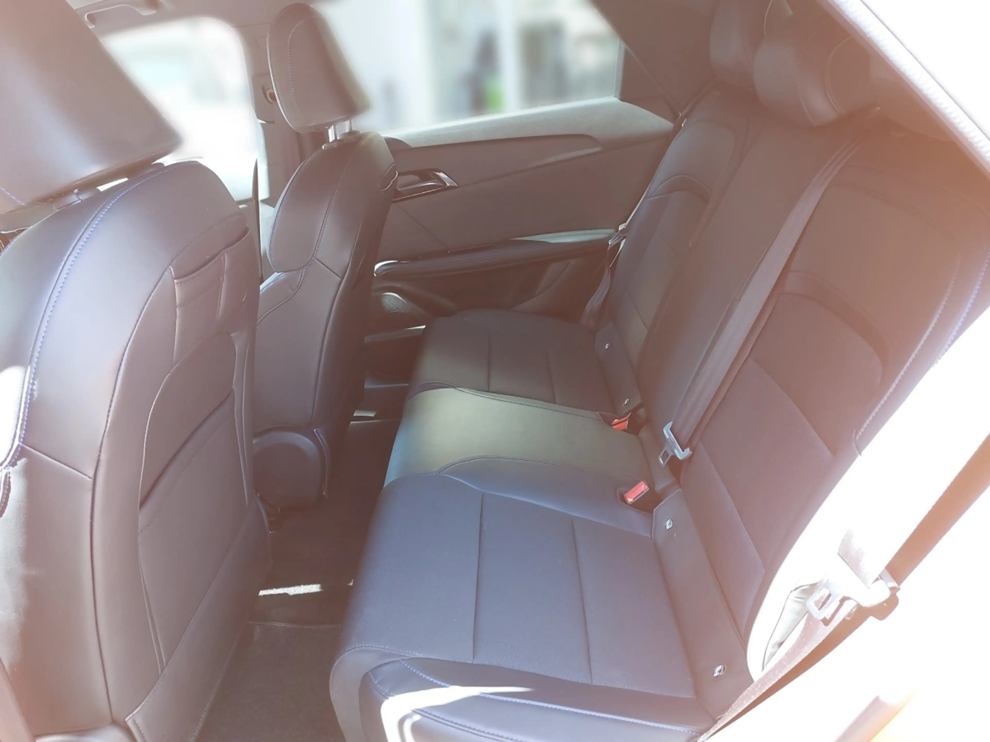MG MG4 MG4 EV 64kWh Luxury — photo 11