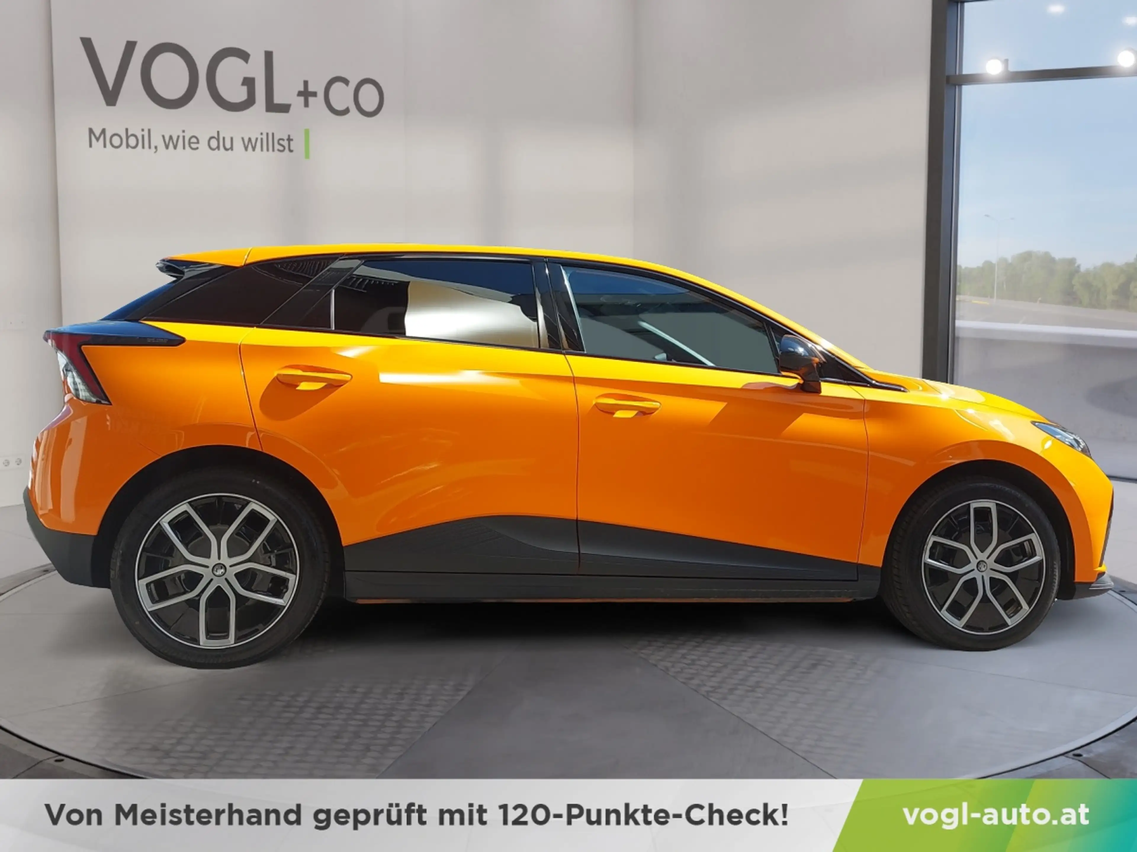 MG MG4 MG4 EV 64kWh Luxury — photo 8
