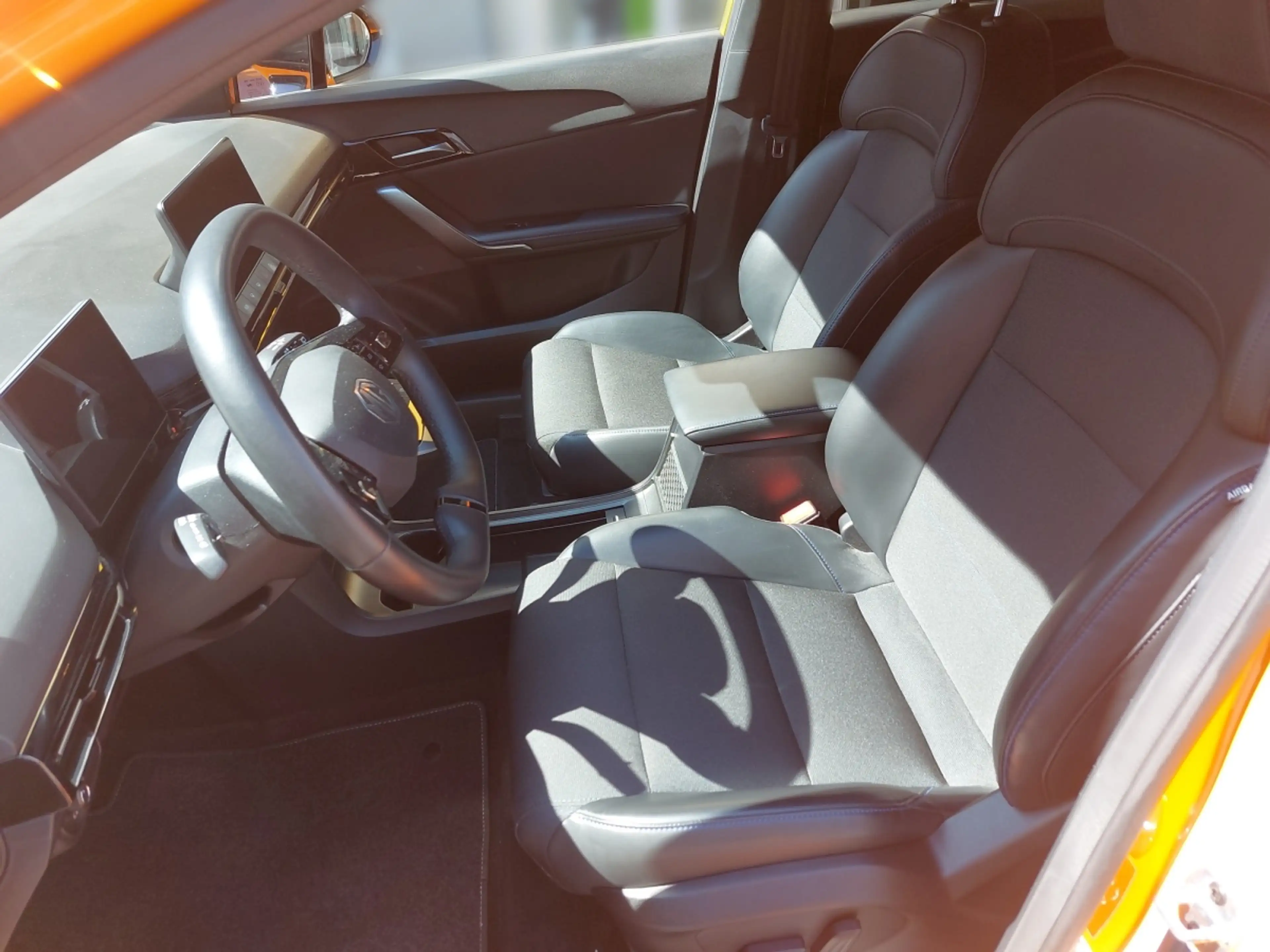 MG MG4 MG4 EV 64kWh Luxury — photo 5