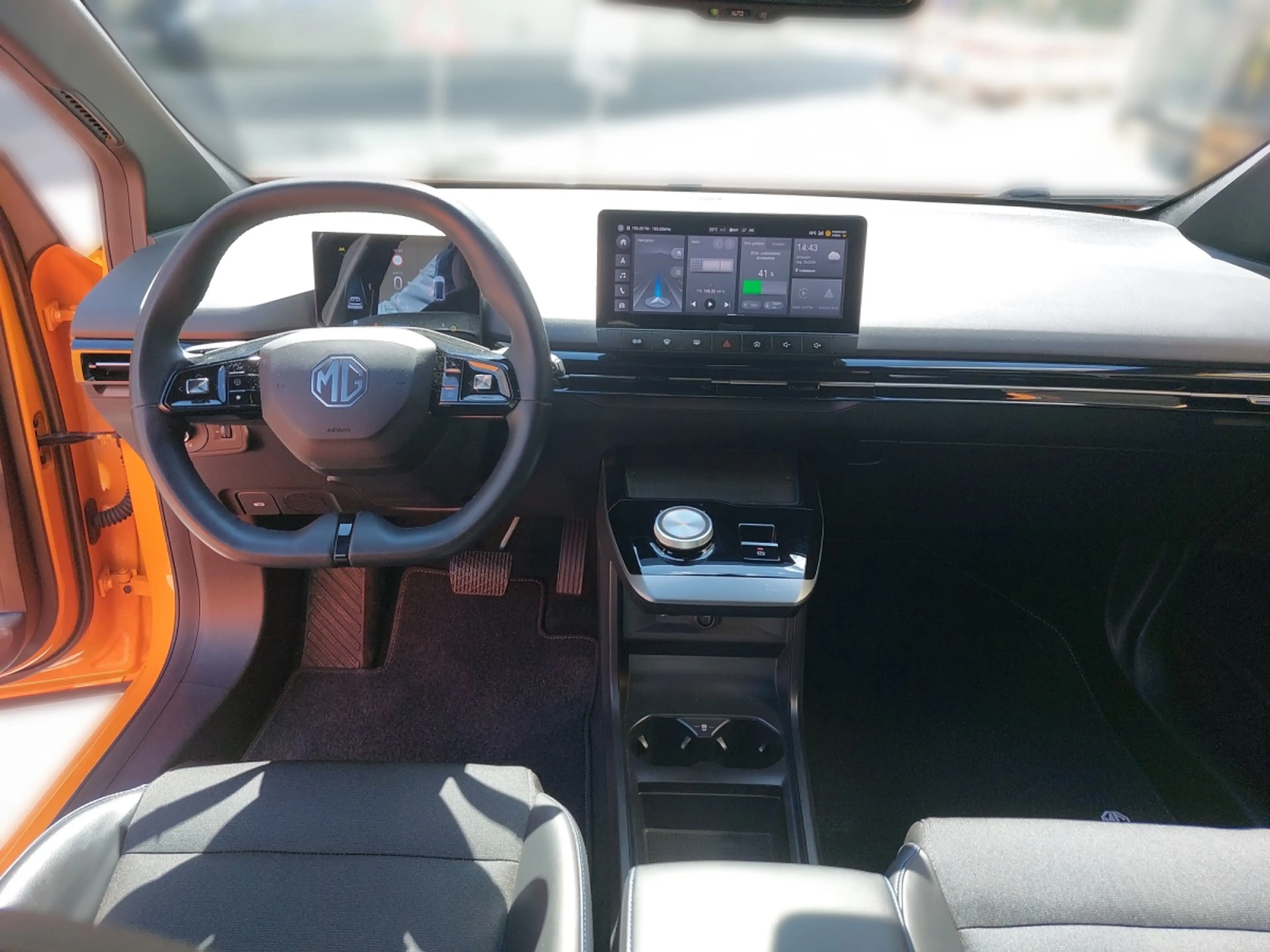 MG MG4 MG4 EV 64kWh Luxury — photo 4
