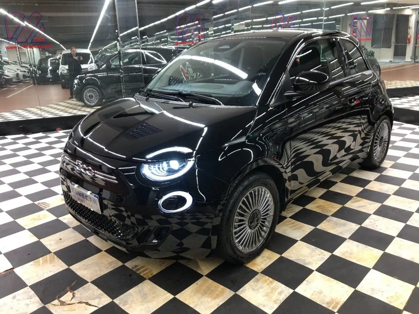 Fiat 500 3+1 42 kWh Schwarz - 1