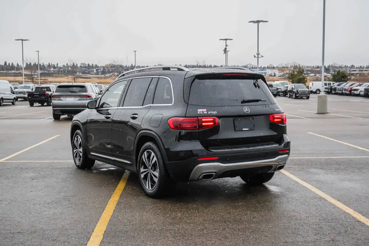 Mercedes-Benz GLB снимка Mercedes-Benz GLB