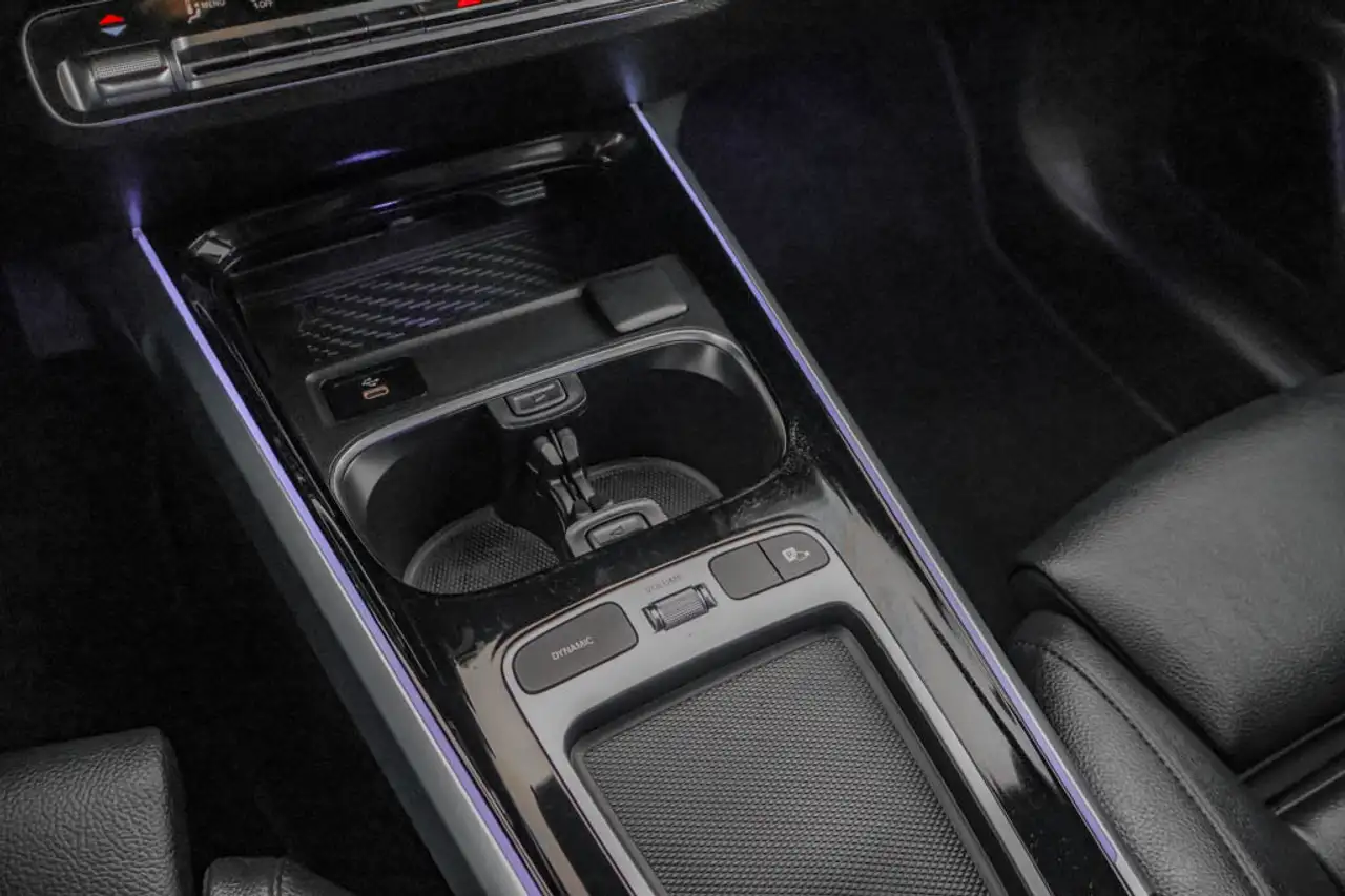 Mercedes-Benz GLB снимка Mercedes-Benz GLB