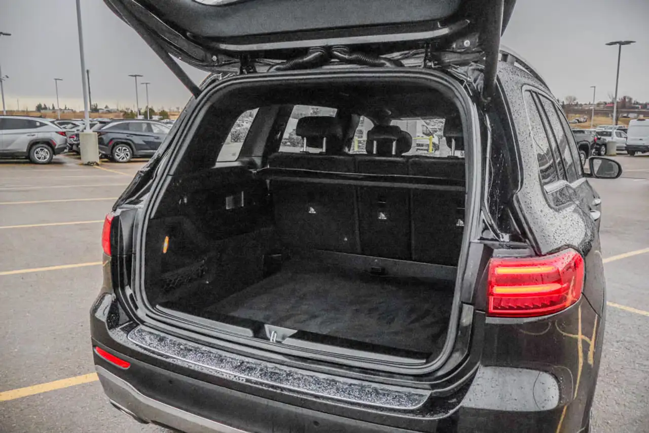 Mercedes-Benz GLB снимка Mercedes-Benz GLB