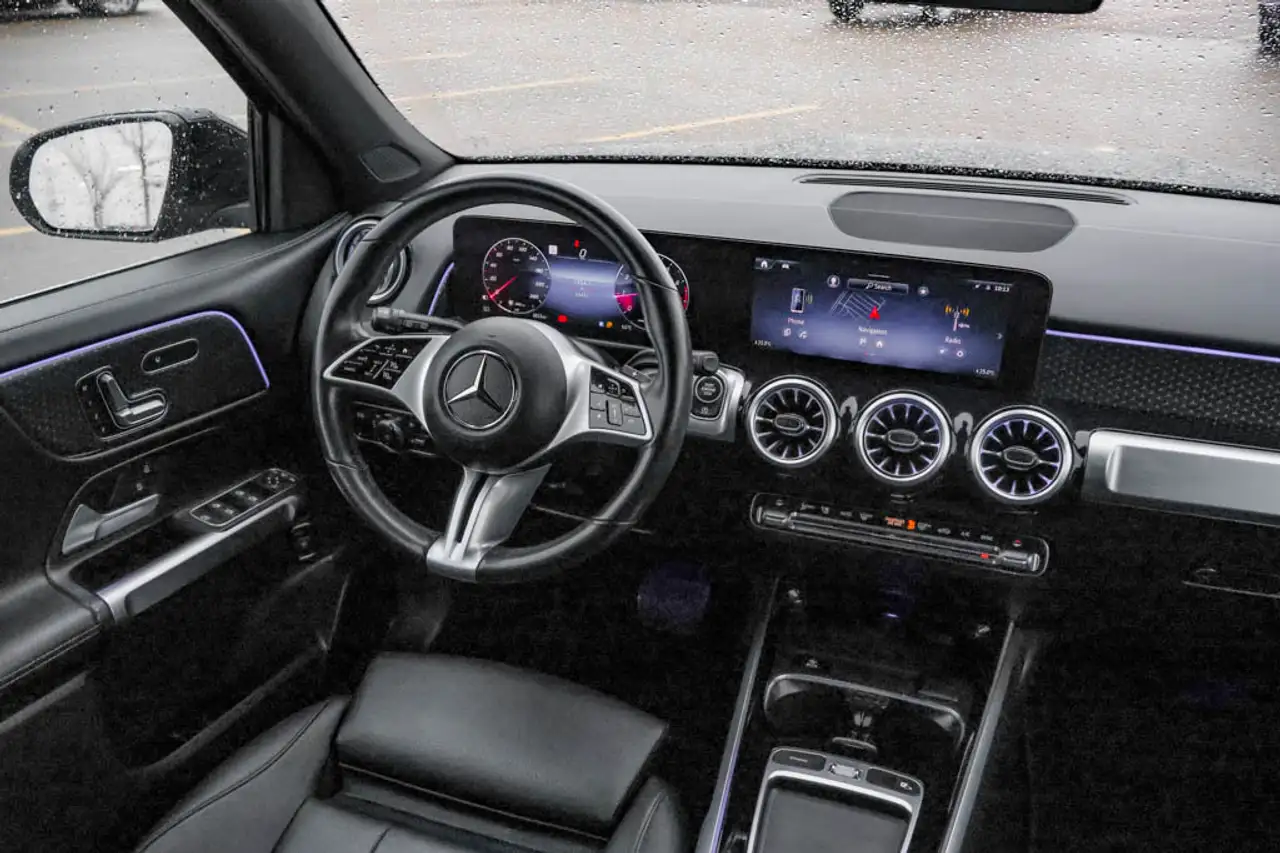 Mercedes-Benz GLB снимка Mercedes-Benz GLB