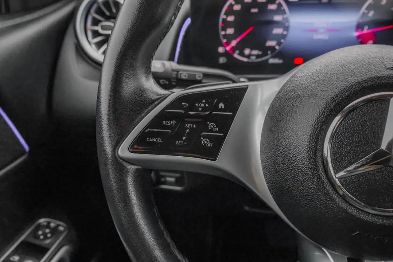 Mercedes-Benz GLB снимка Mercedes-Benz GLB