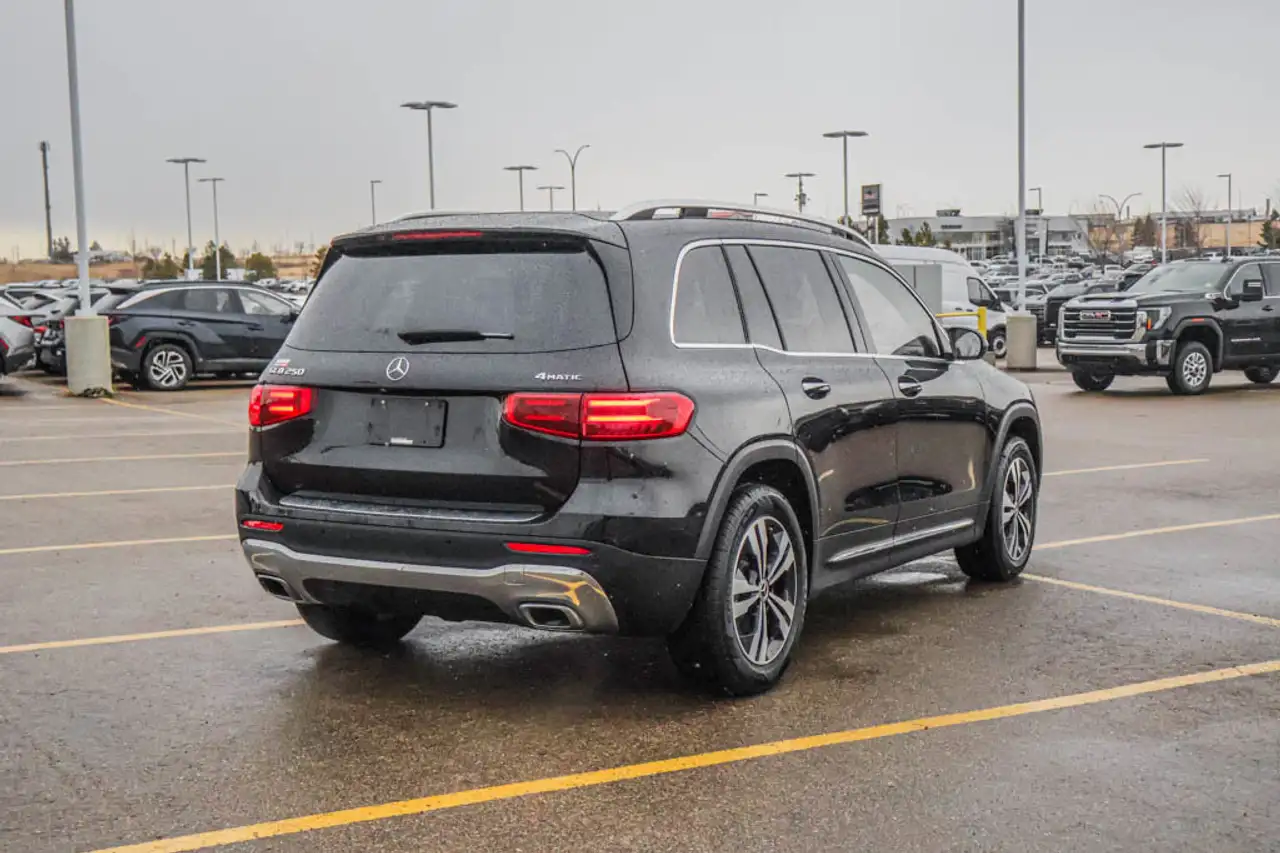 Mercedes-Benz GLB снимка Mercedes-Benz GLB